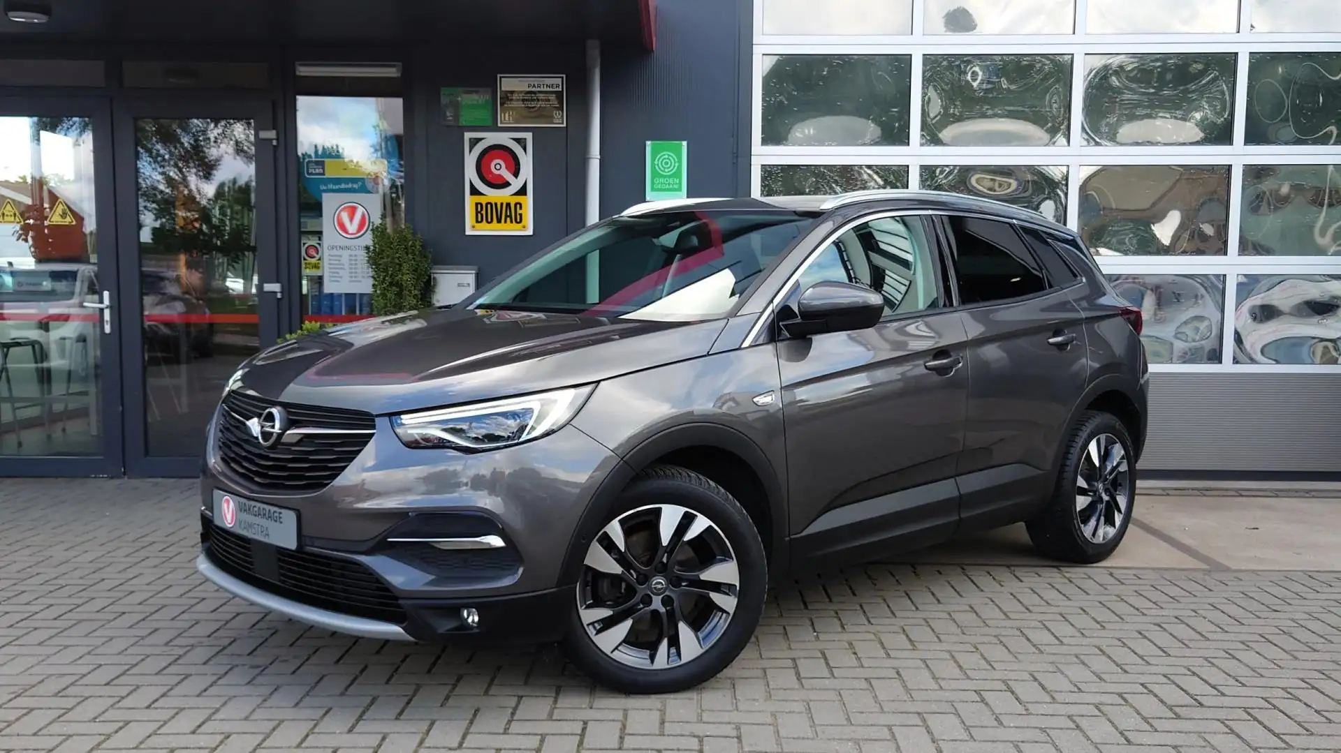 Opel Grandland X 1.2 Turbo Business Executive NAP/Navi/DAB+ Grijs - 2