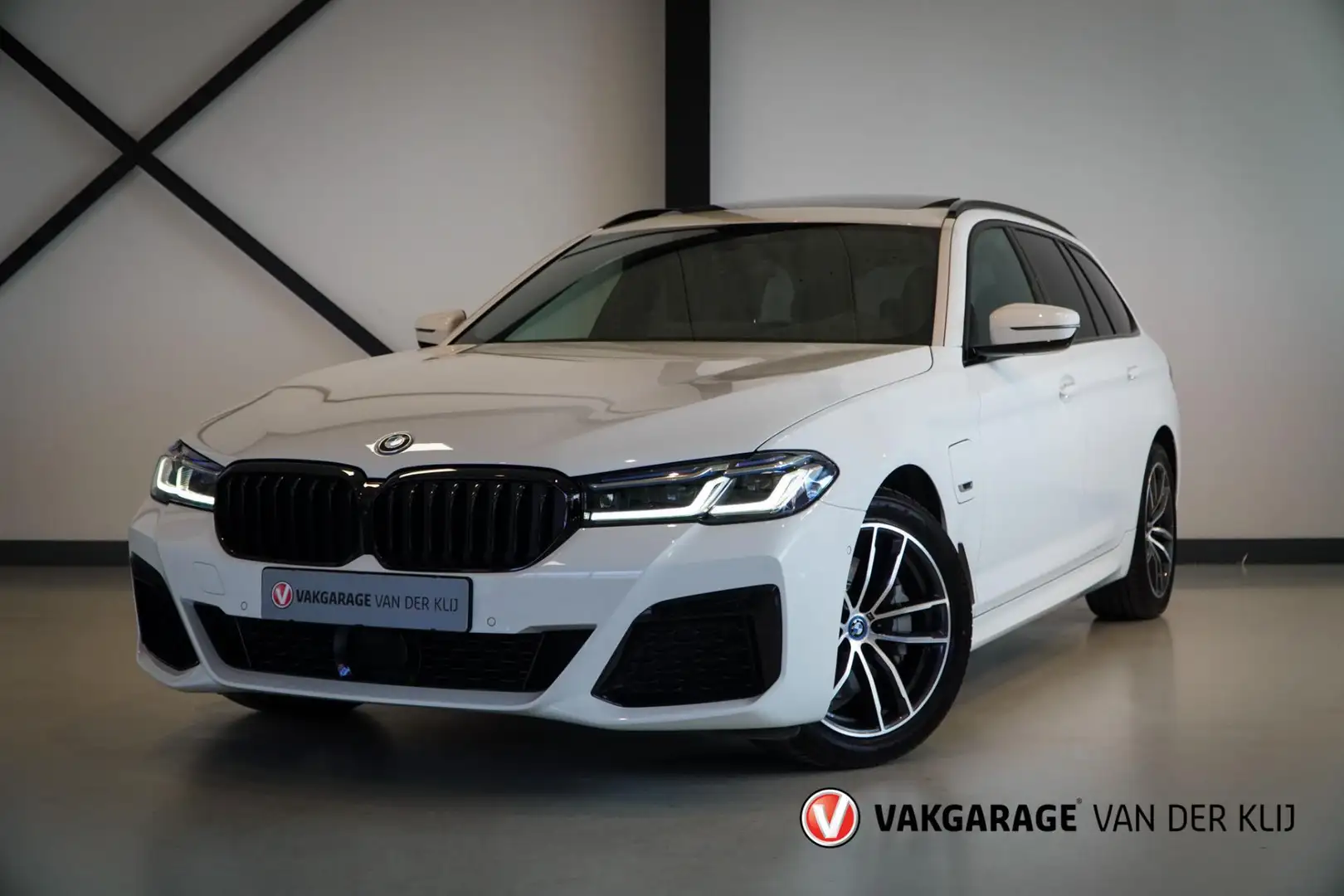 BMW 530 5-serie Touring 530e M-Sport | Panorama | Laser | Weiß - 1