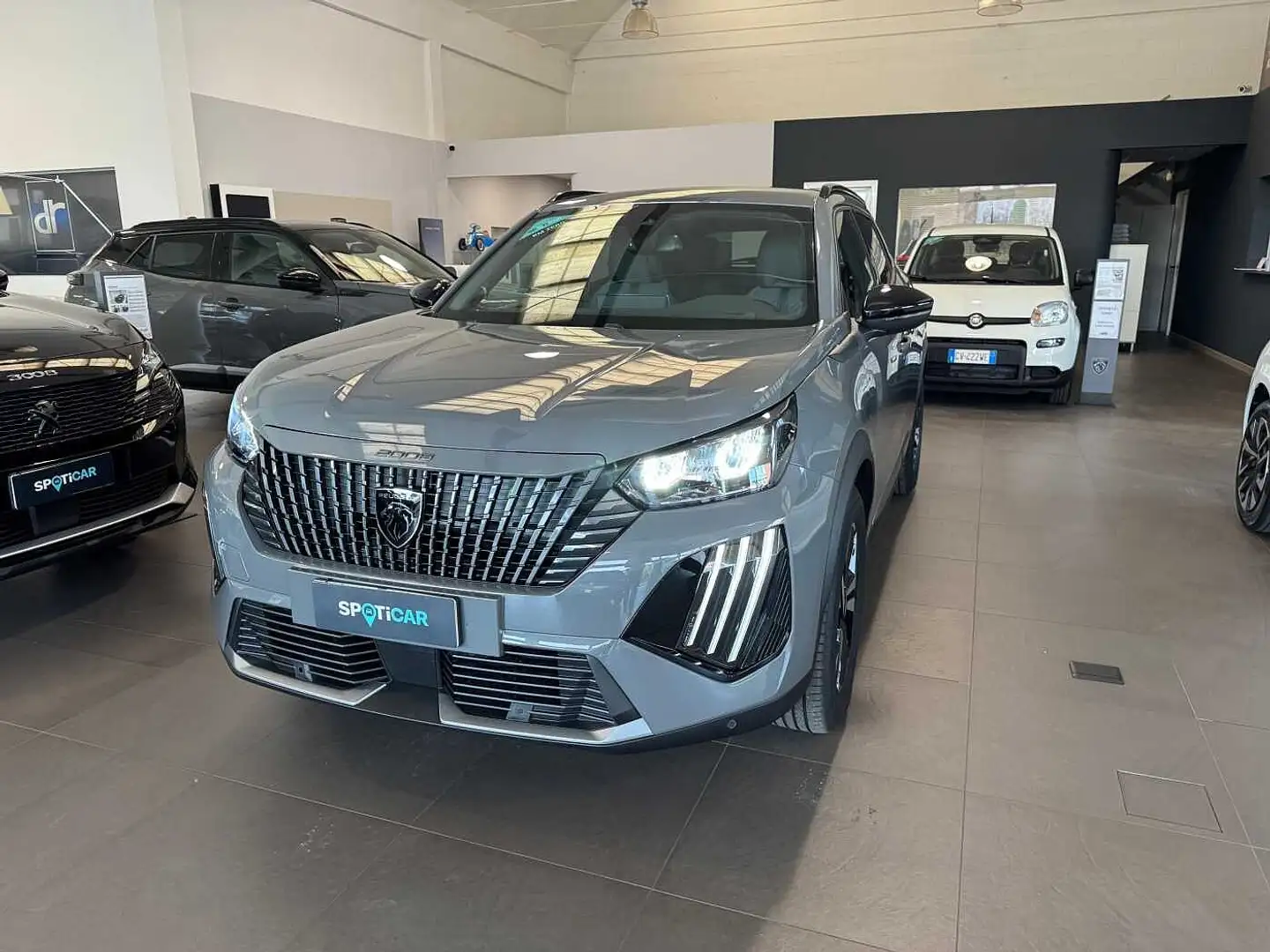 Peugeot 2008 Allure Hybrid 145 e-DCS6 KM0! Gris - 1