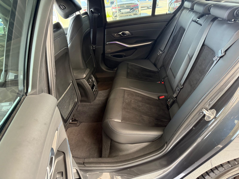 BMW 320 i Lim. M Sportpaket AUT./LED/H&K/COCKPIT PLUS — photo 12