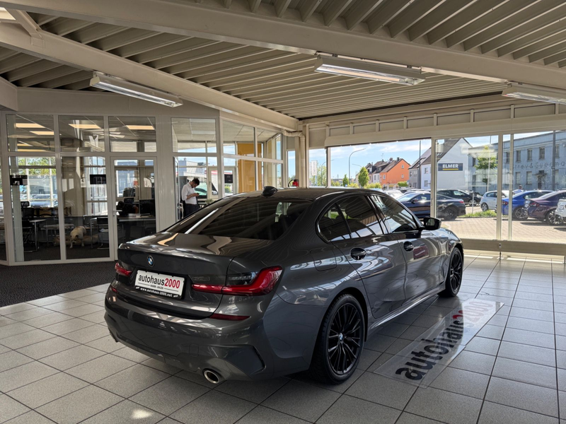 BMW 320 i Lim. M Sportpaket AUT./LED/H&K/COCKPIT PLUS — photo 3