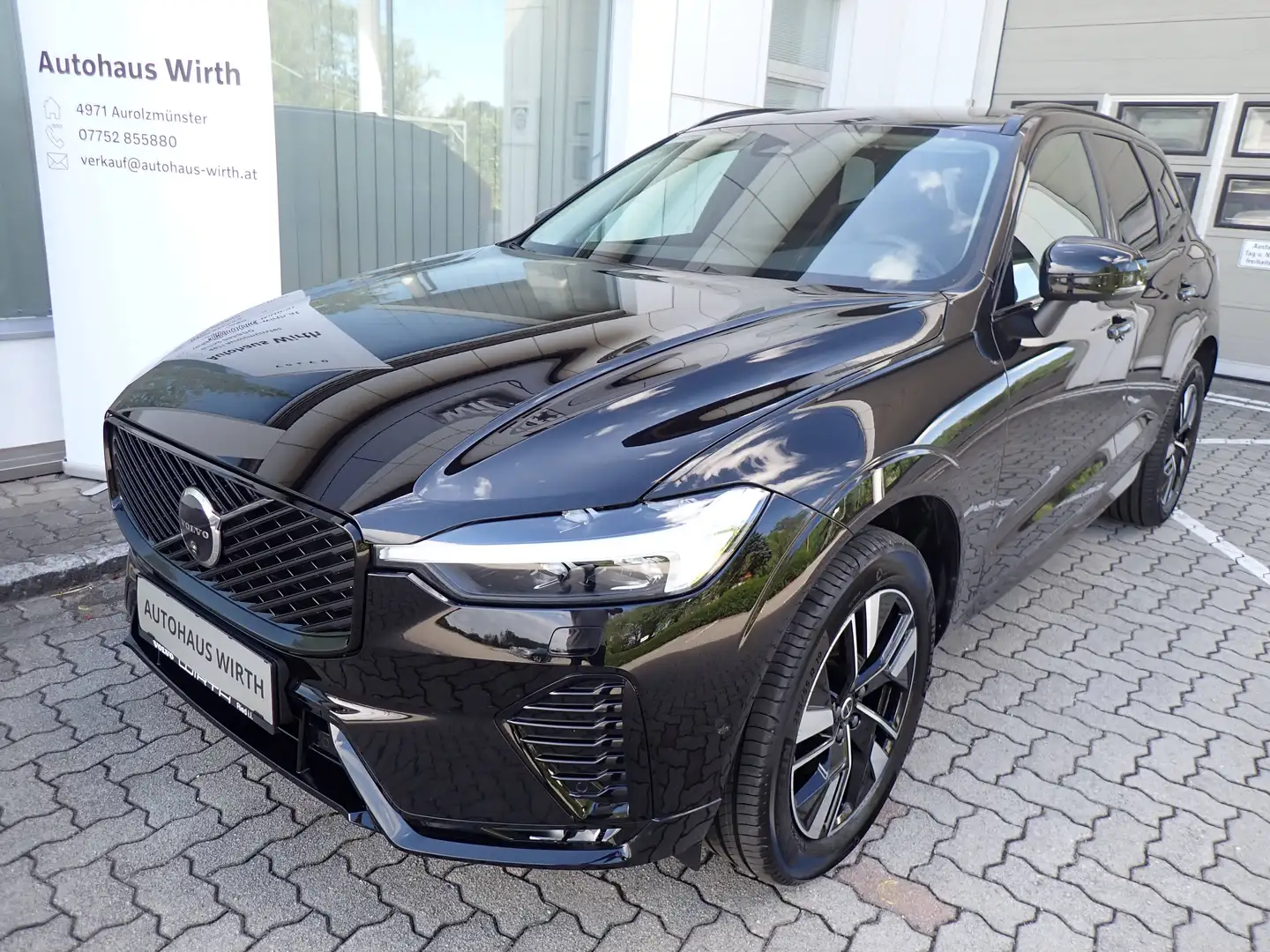 Volvo XC60 B5 AWD Plus Dark / Lichtpaket / Winterpaket / LP.: 72580.- Schwarz - 1