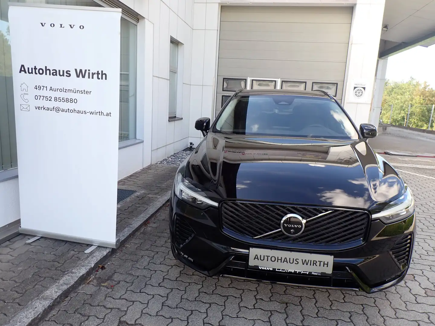 Volvo XC60 B5 AWD Plus Dark / Lichtpaket / Winterpaket / LP.: 72580.- Schwarz - 2
