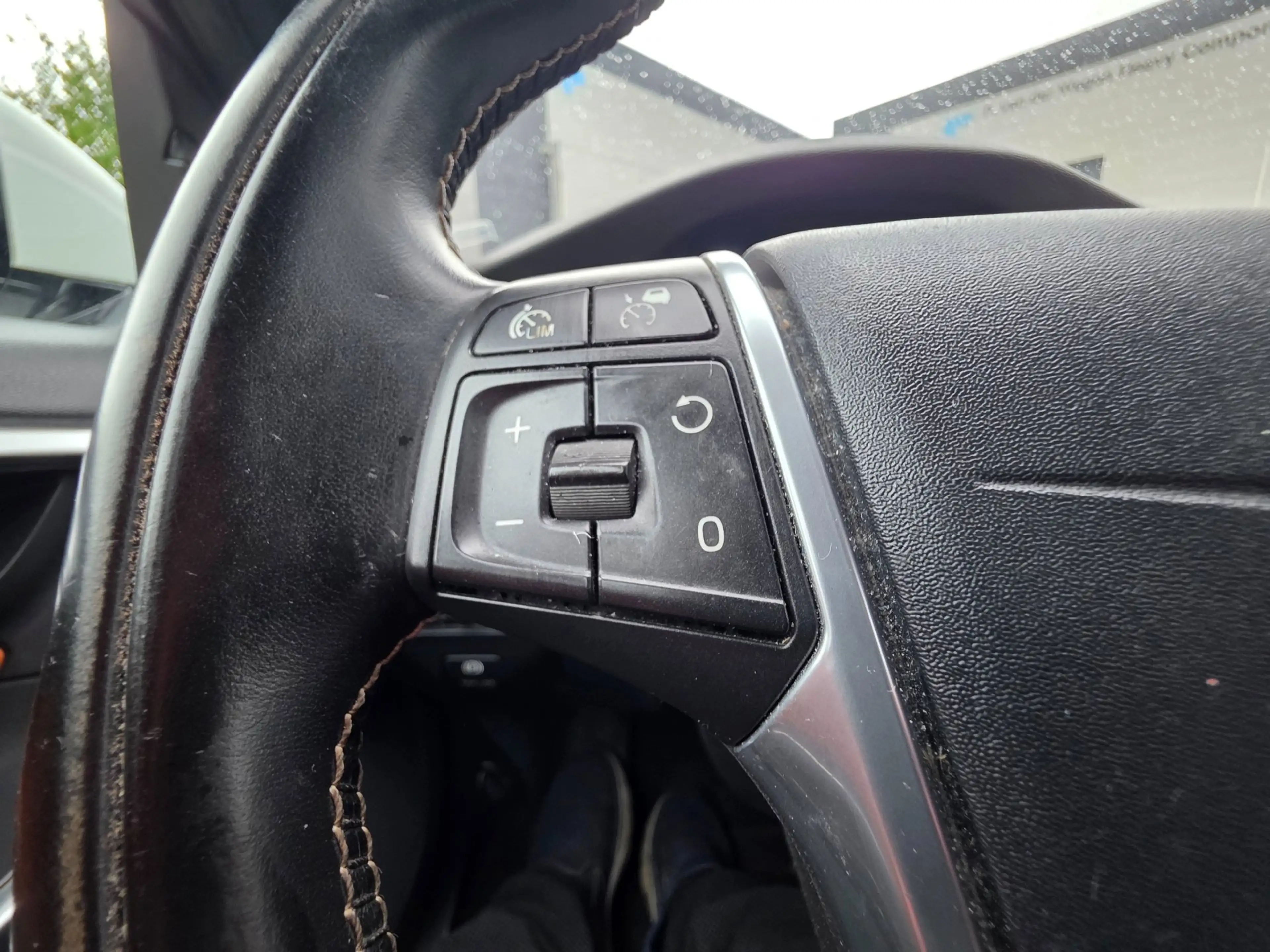 Volvo V60 2.4 D6 AWD Plug-In Hybrid Summum Automaat eigenaar — photo 18