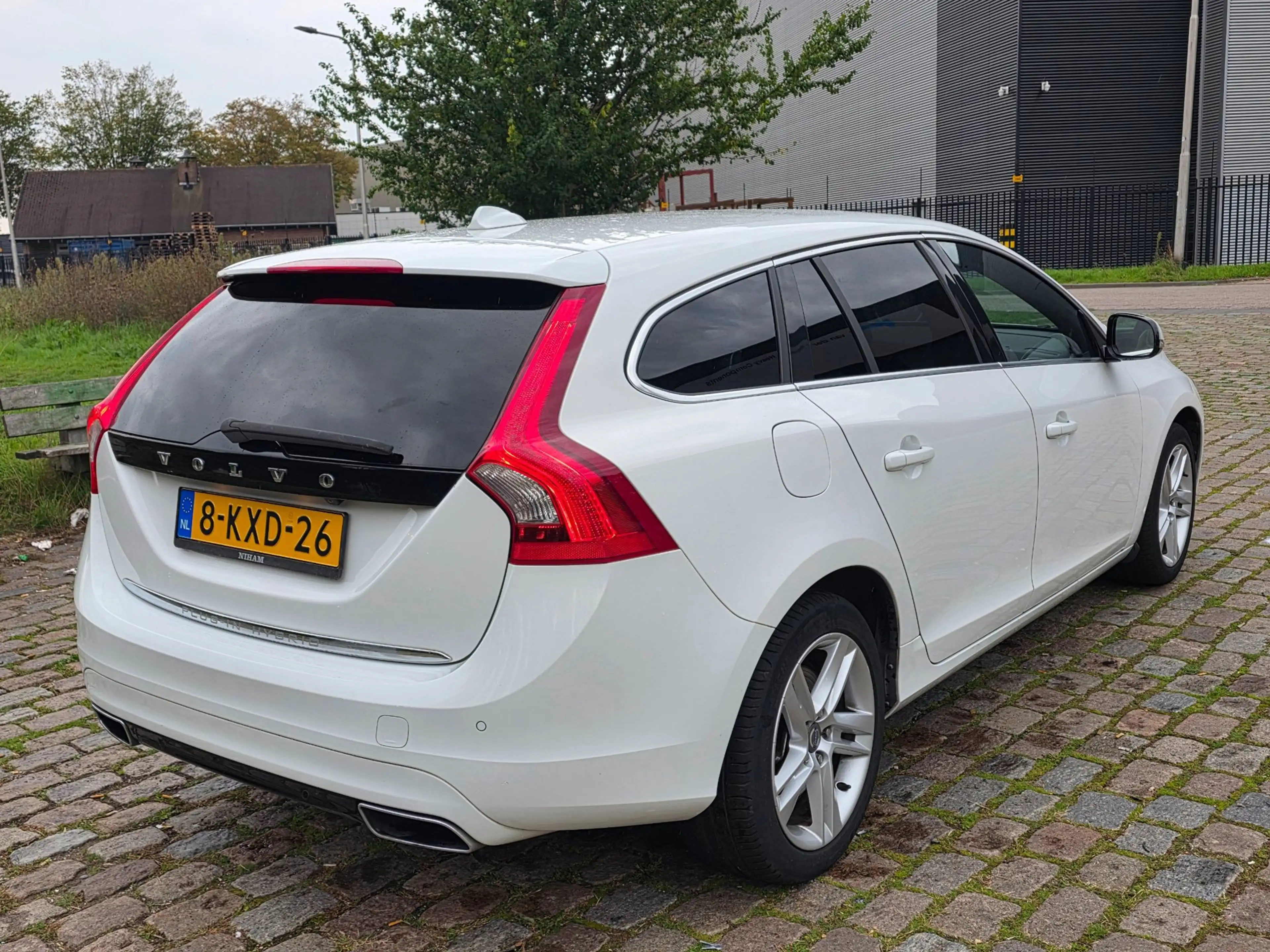 Volvo V60 2.4 D6 AWD Plug-In Hybrid Summum Automaat eigenaar — photo 3