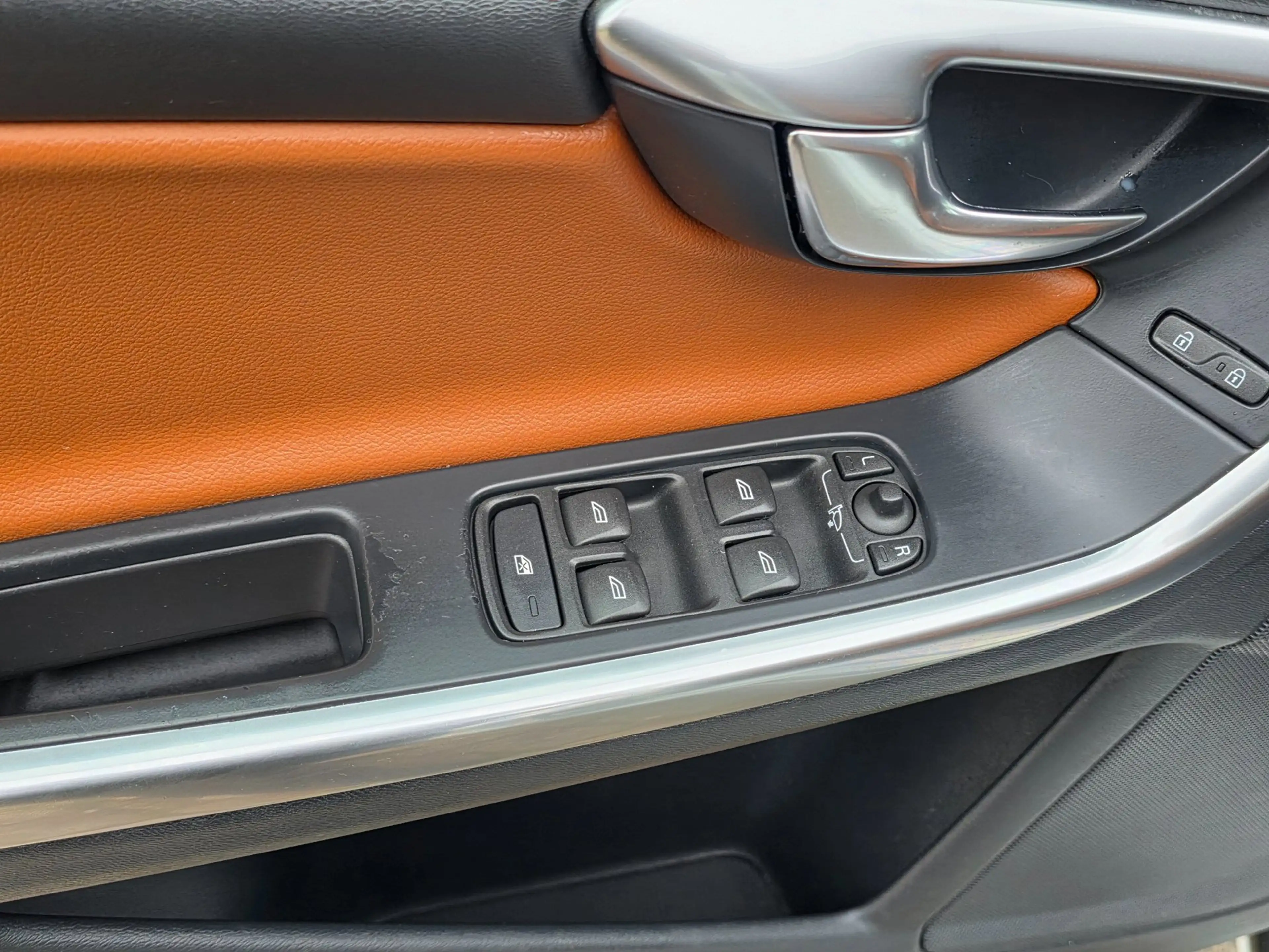 Volvo V60 2.4 D6 AWD Plug-In Hybrid Summum Automaat eigenaar — photo 15
