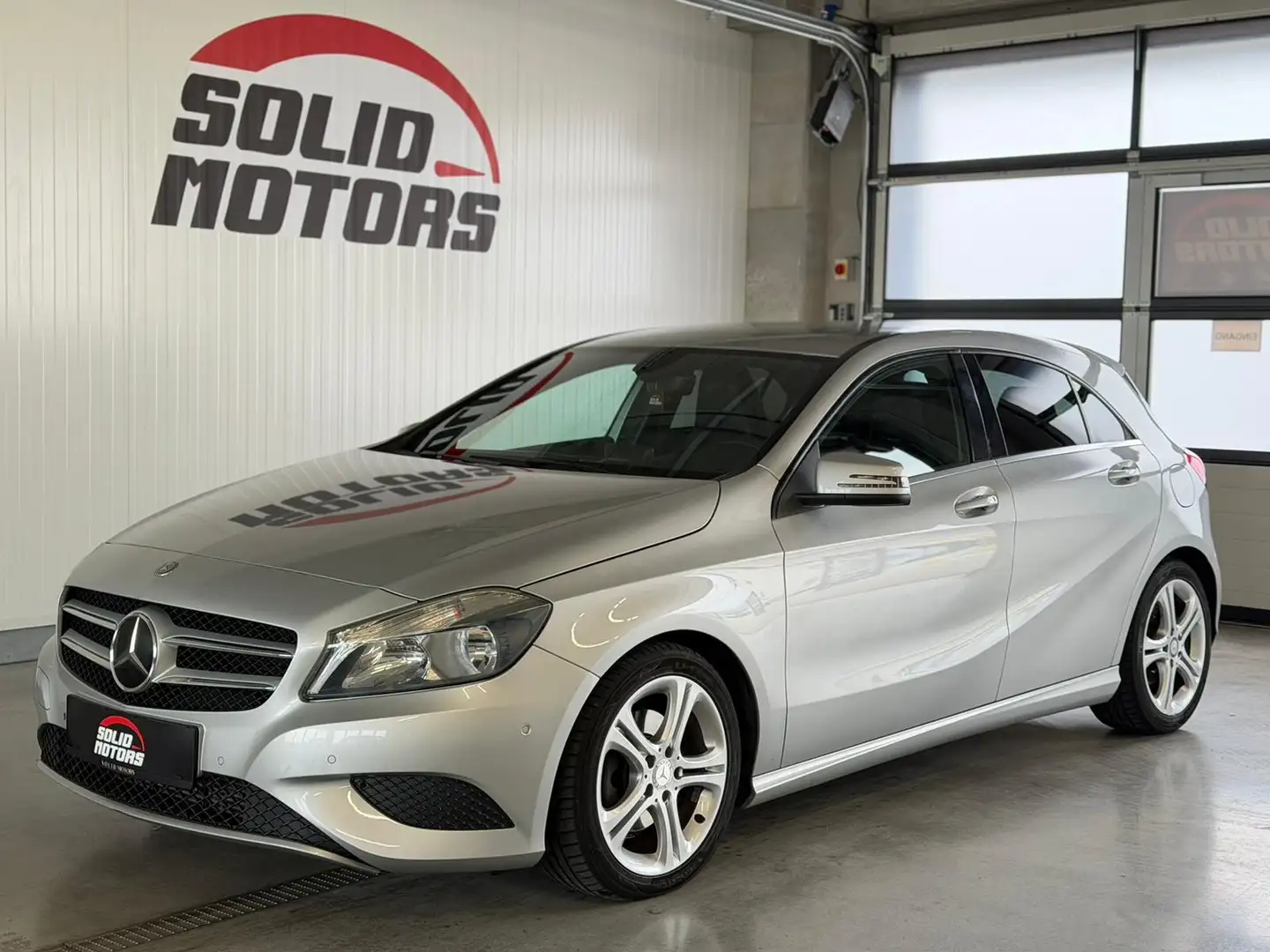 Mercedes-Benz A 200 Navi/Sitzheizung/Tempomat/PDC/Sportsitze/Selbstpar Grau - 1