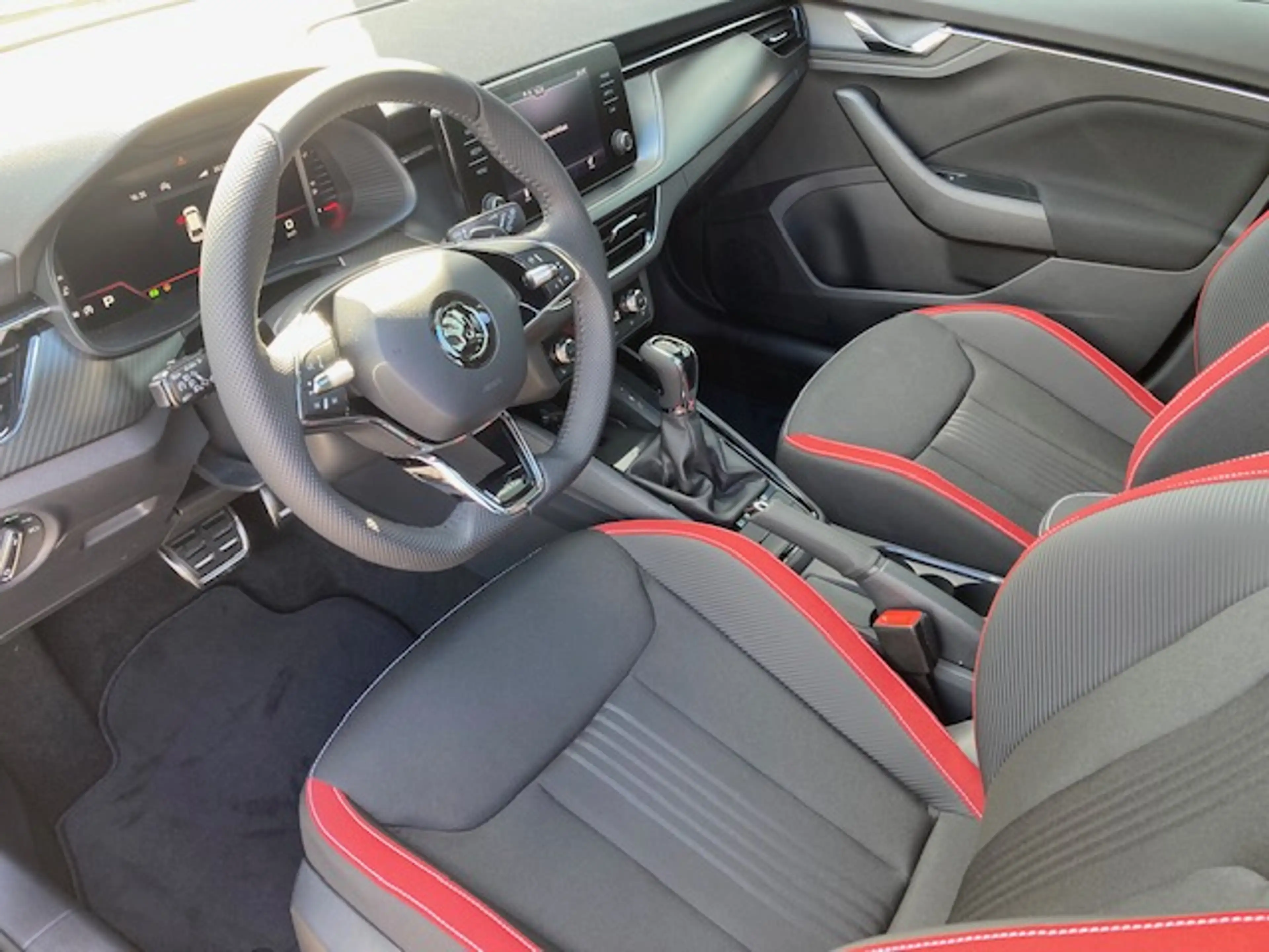 Skoda Scala Scala 1.0 TSI Monte Carlo — photo 9