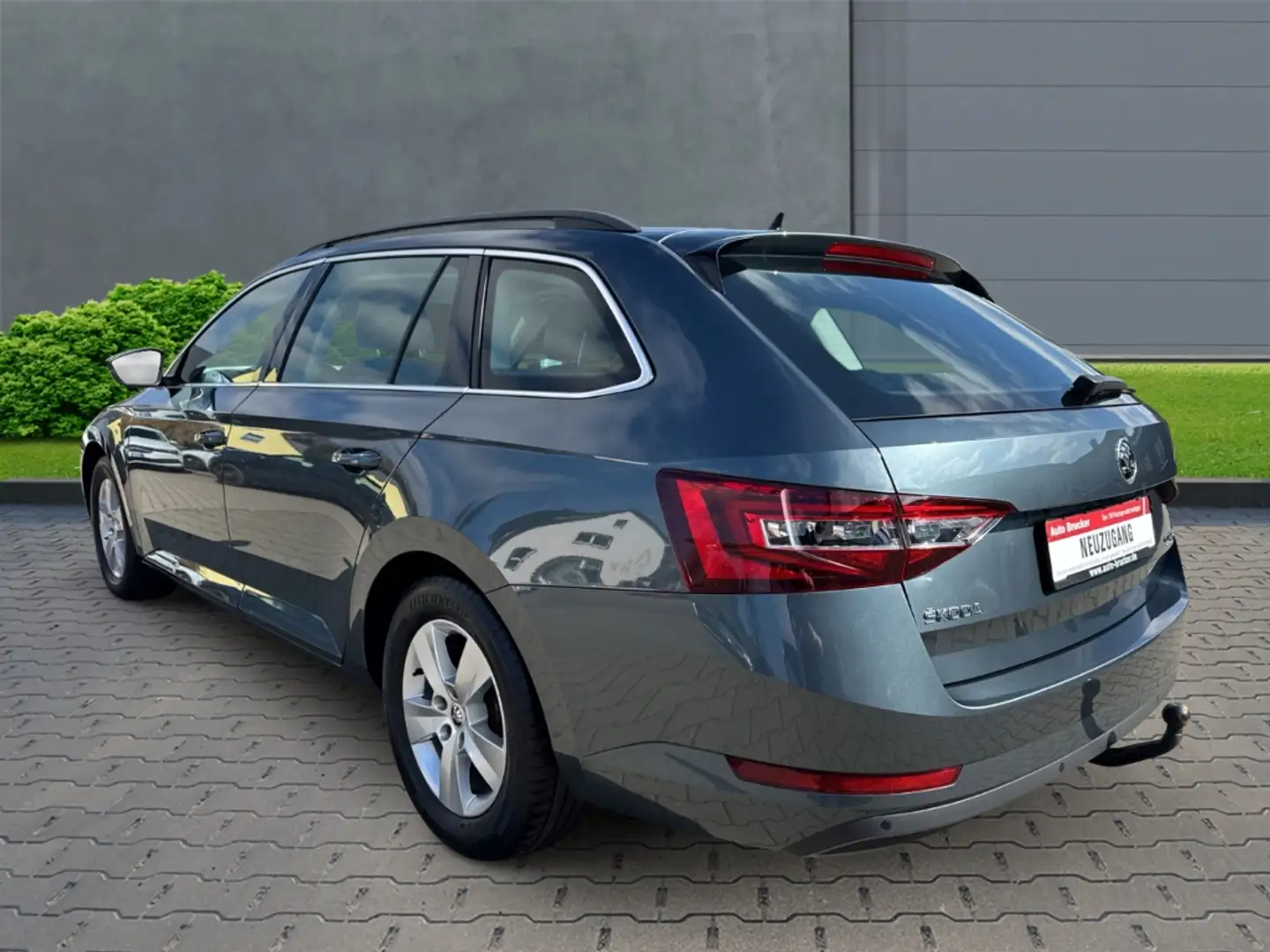 Skoda Superb Combi Ambition 2.0 TDI+Alufelgen+Xenon+el.Panorama Grau - 2