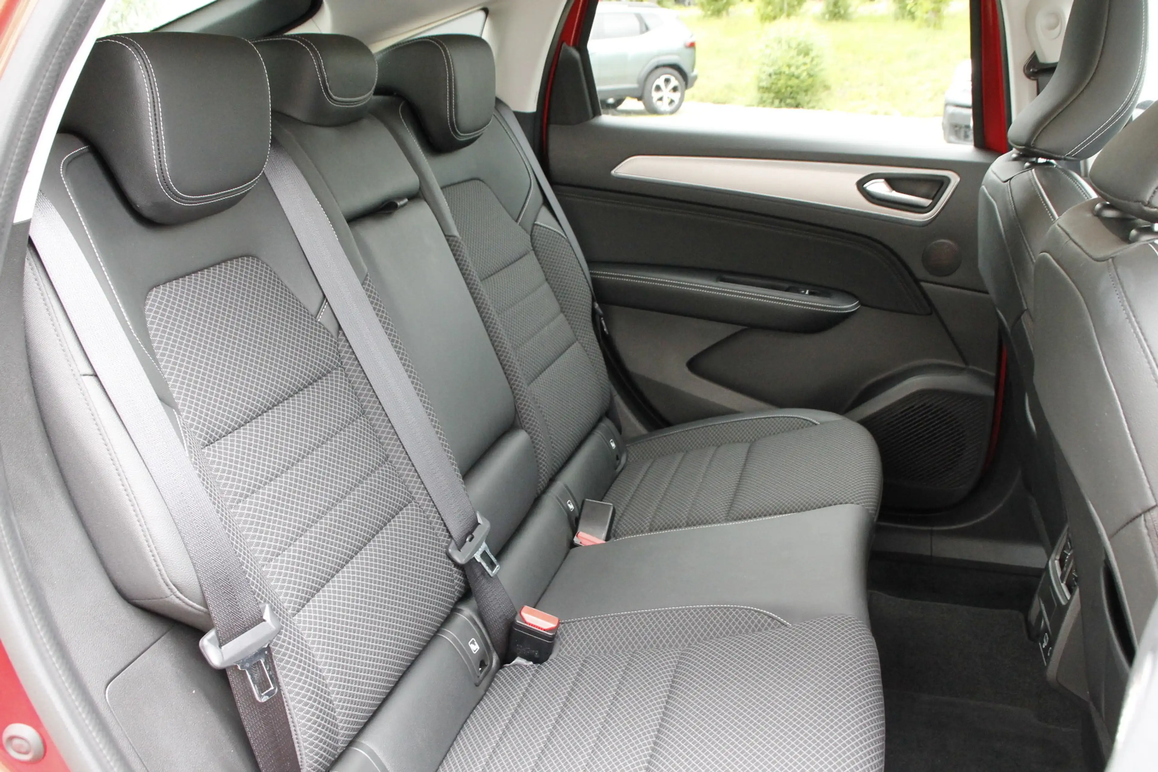 Renault Arkana INTENS TCe 140 EDC — photo 19
