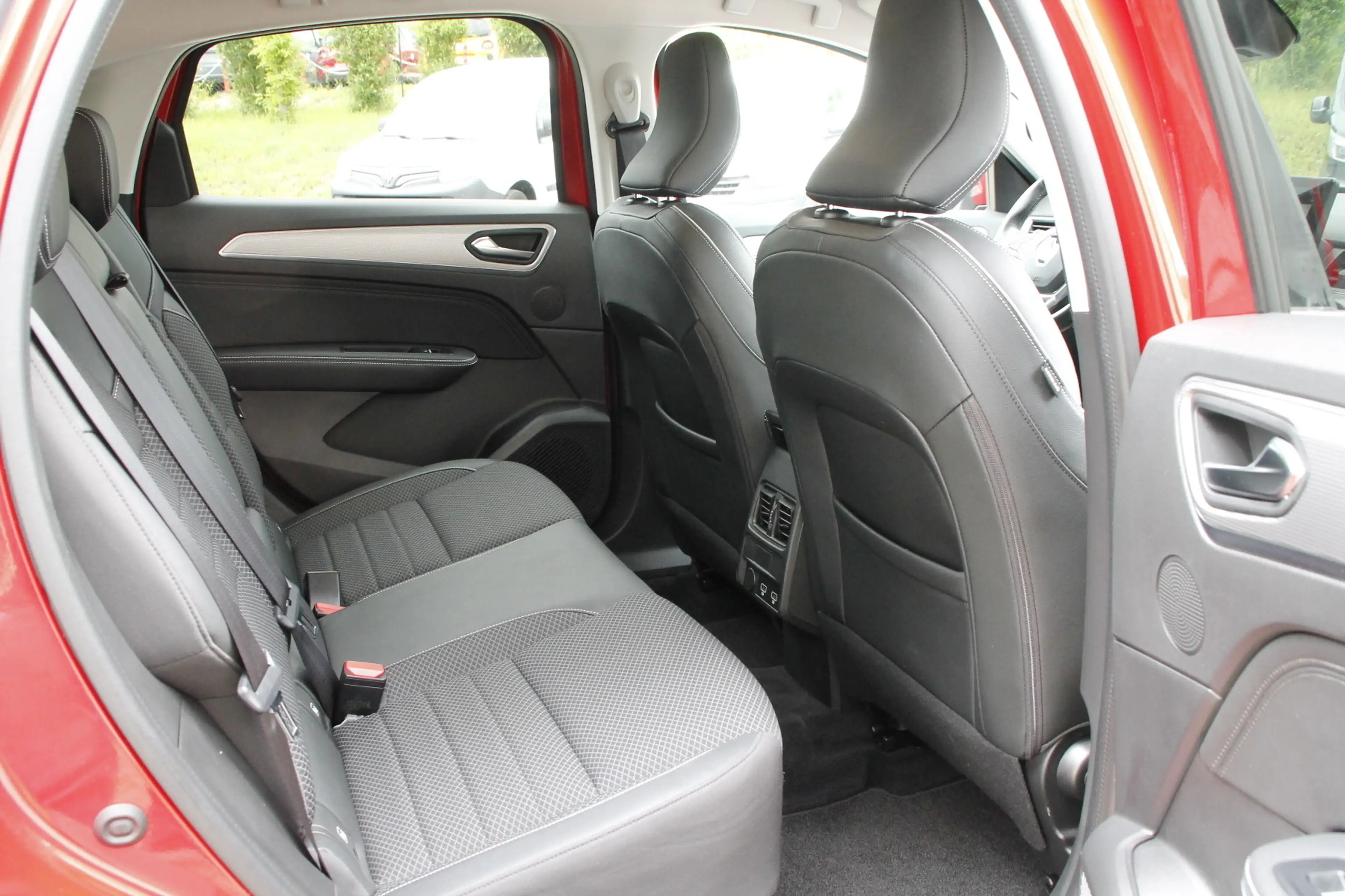 Renault Arkana INTENS TCe 140 EDC — photo 18