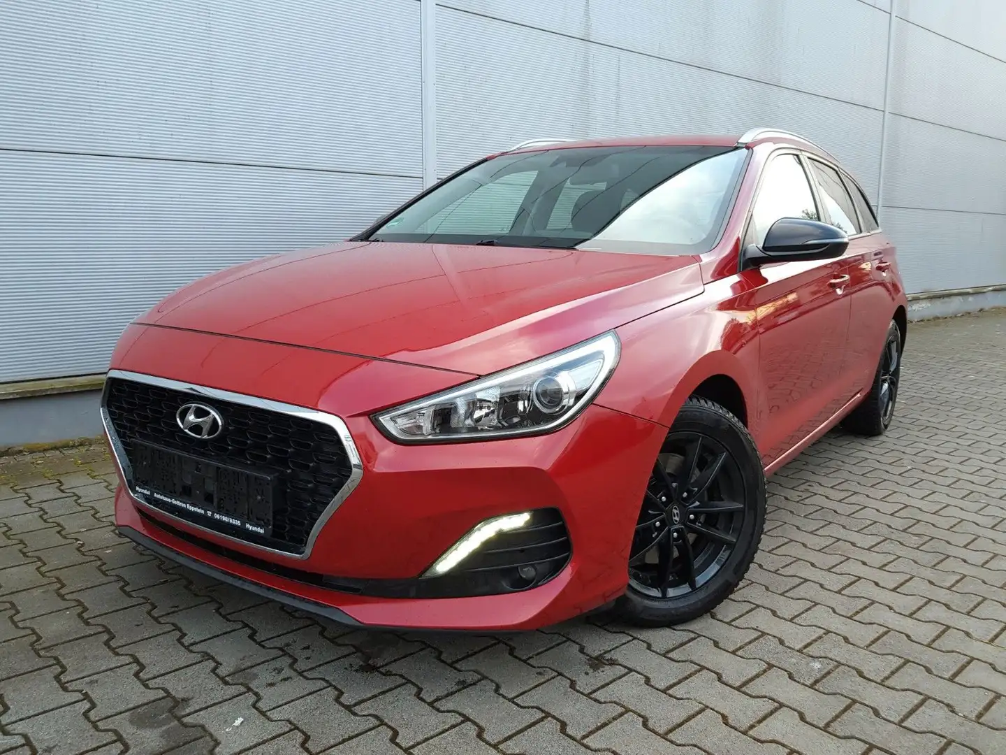 Hyundai i30 cw YES! (Kamera/Navi/Automatik) Rot - 1