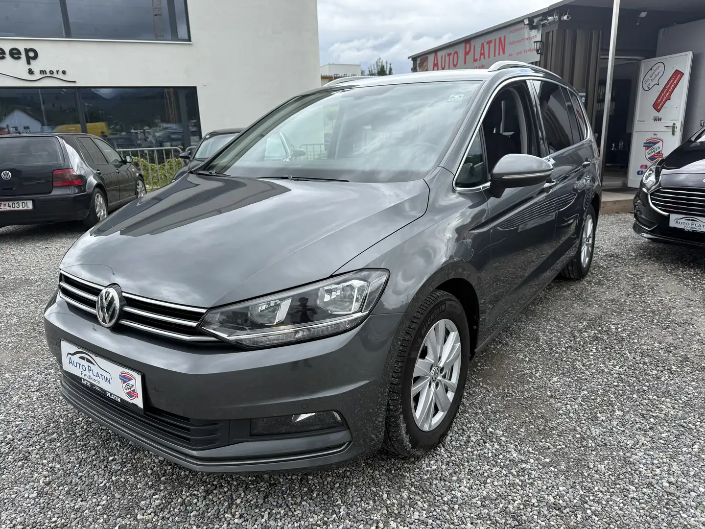 Volkswagen Touran Comfortline 2,0 TDI SCR DSG 7 Sitze Massagesitze Grigio - 2