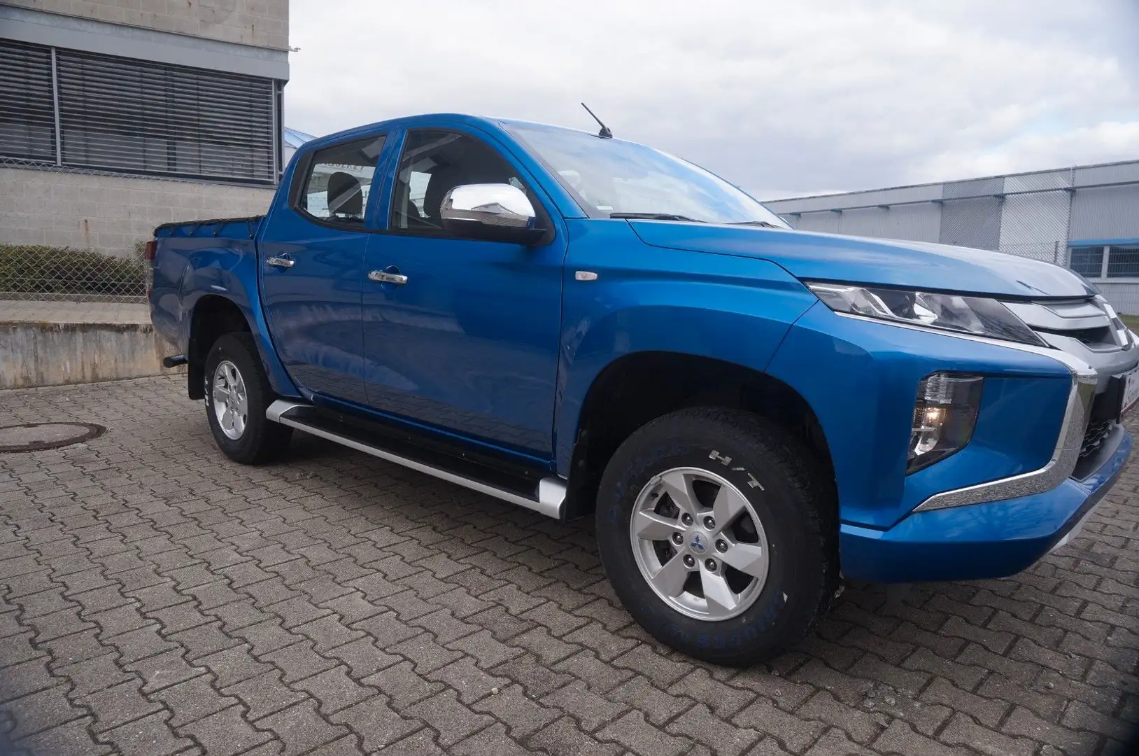 Mitsubishi L200 Doppelkabine 4WD*AHK*5-SITZE*SHZ+SiTZBELÜFT Blau - 2