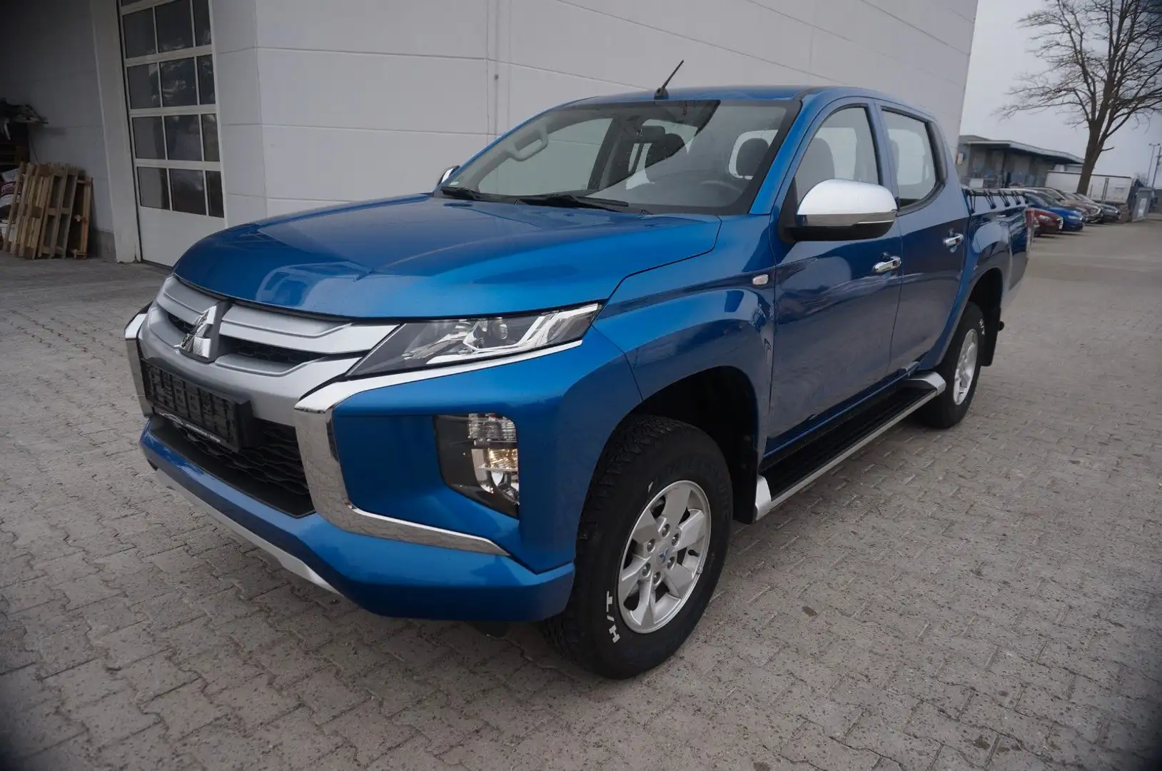 Mitsubishi L200 Doppelkabine 4WD*AHK*5-SITZE*SHZ+SiTZBELÜFT Blau - 1