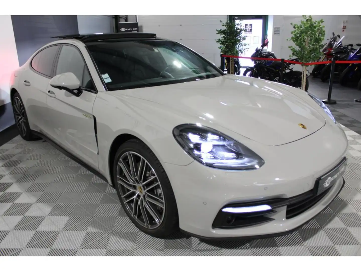 Porsche Panamera 10ème anniversaire TYPE 971 V6 HYBRIDE 462CH - Suivi Gris - 2