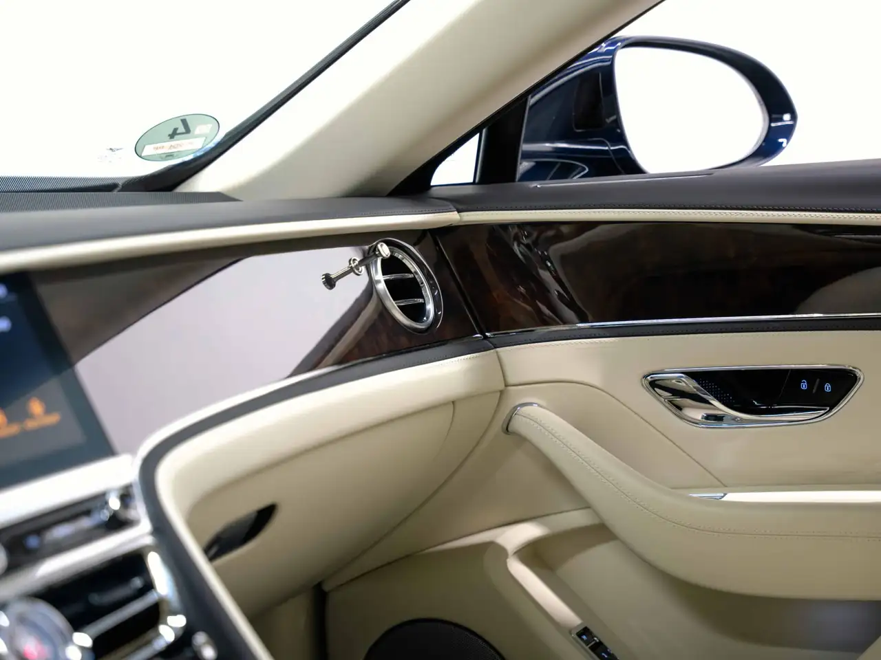 Bentley Flying Spur 2022 — фото 11