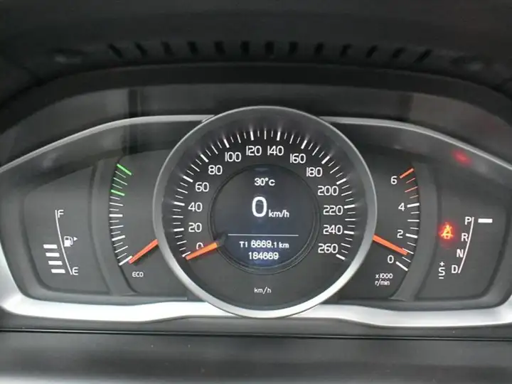 Volvo XC60 D3 Momentum 2016, foto 17