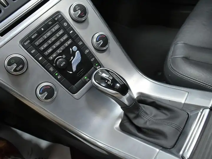 Volvo XC60 D3 Momentum 2016, foto 18