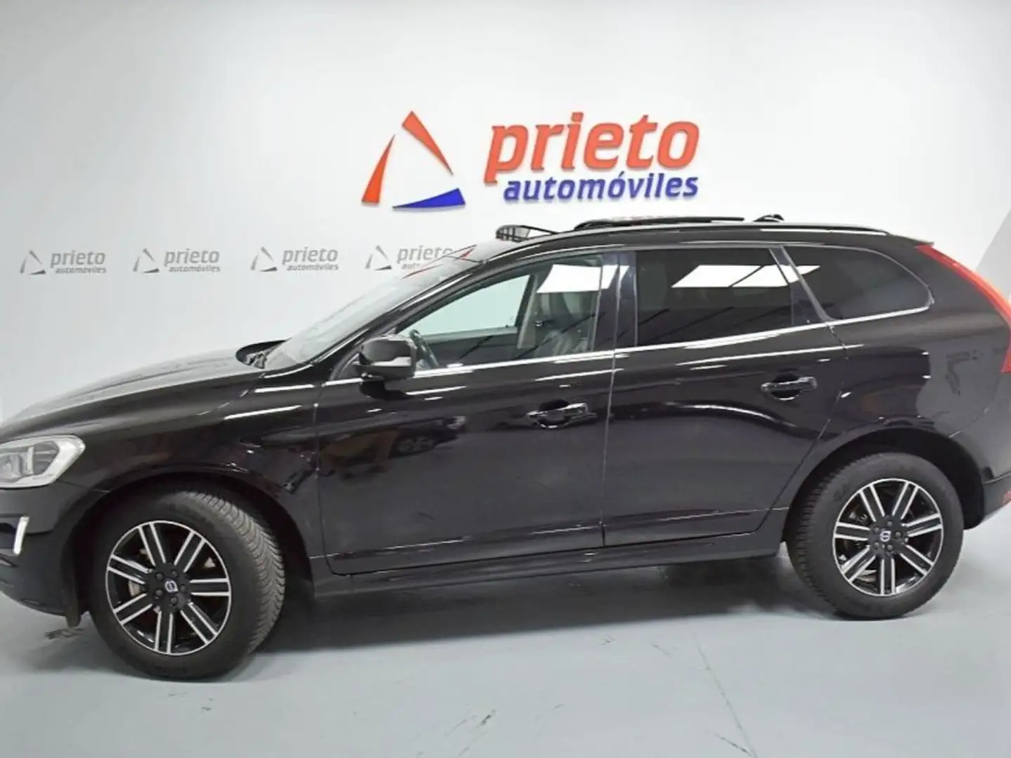 Volvo XC60 D3 Momentum Aut. 150 Negro - 2