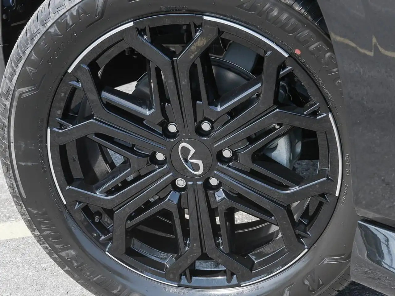 Infiniti QX80 снимка Infiniti QX80