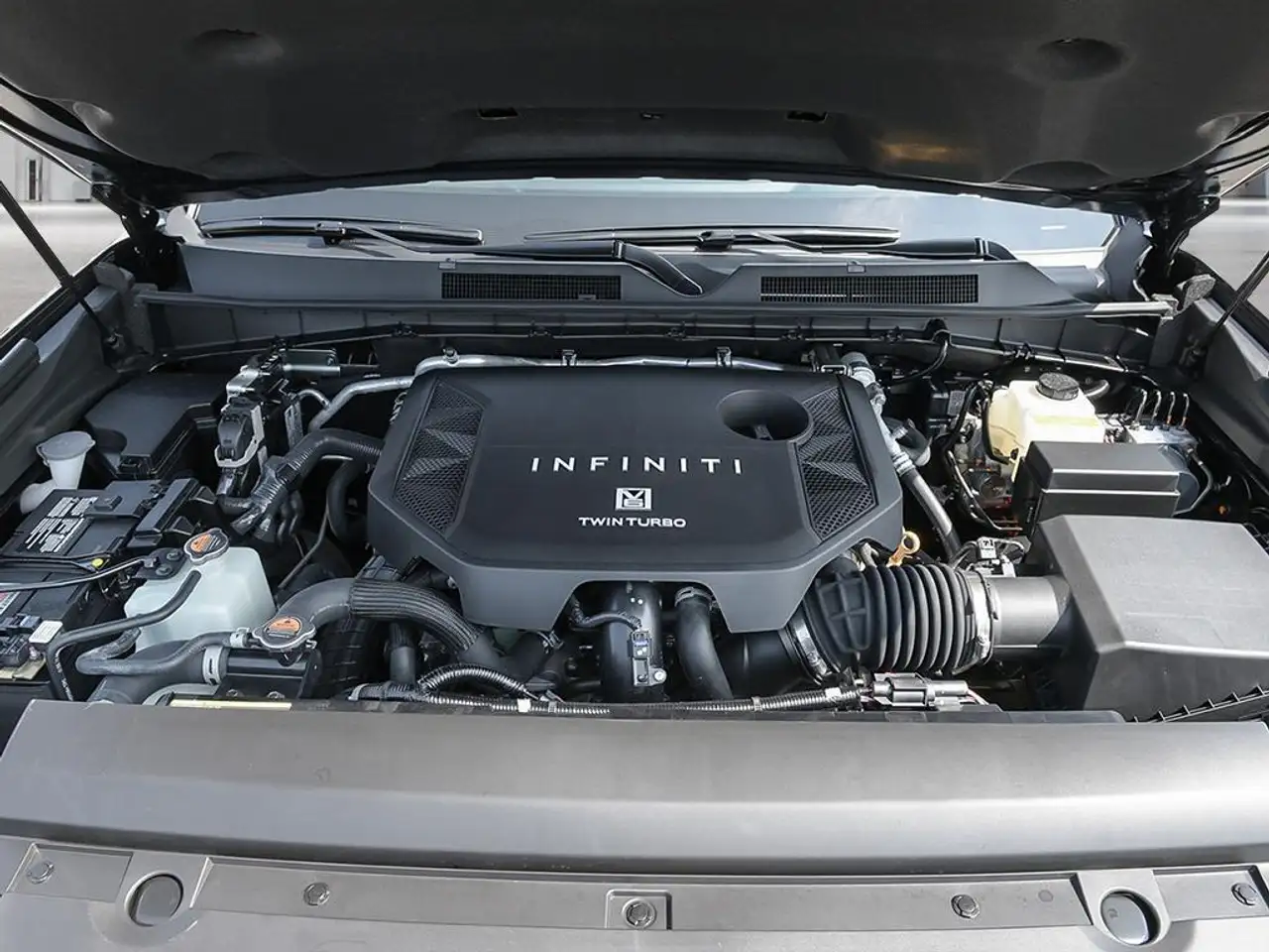 Infiniti QX80 снимка Infiniti QX80