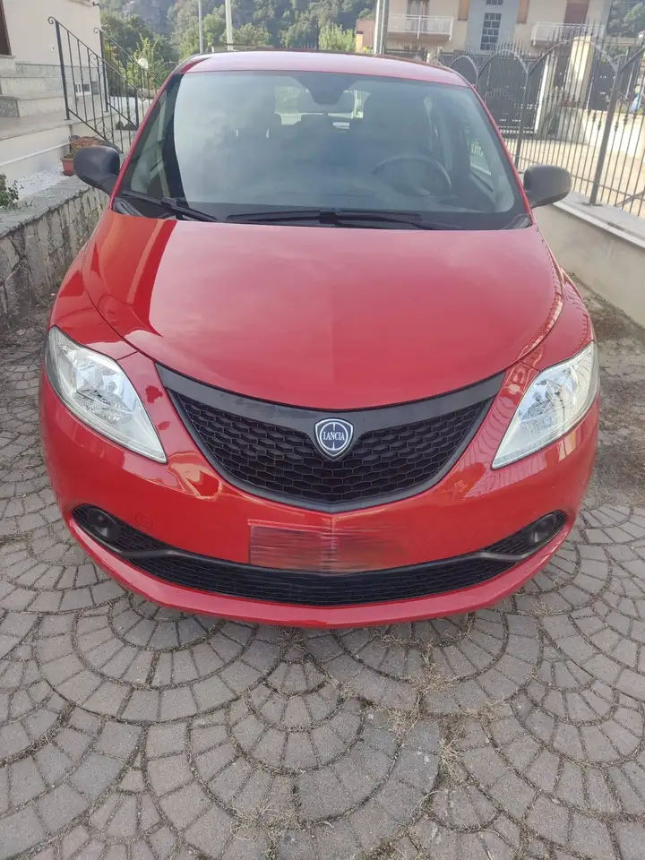 Lancia Ypsilon