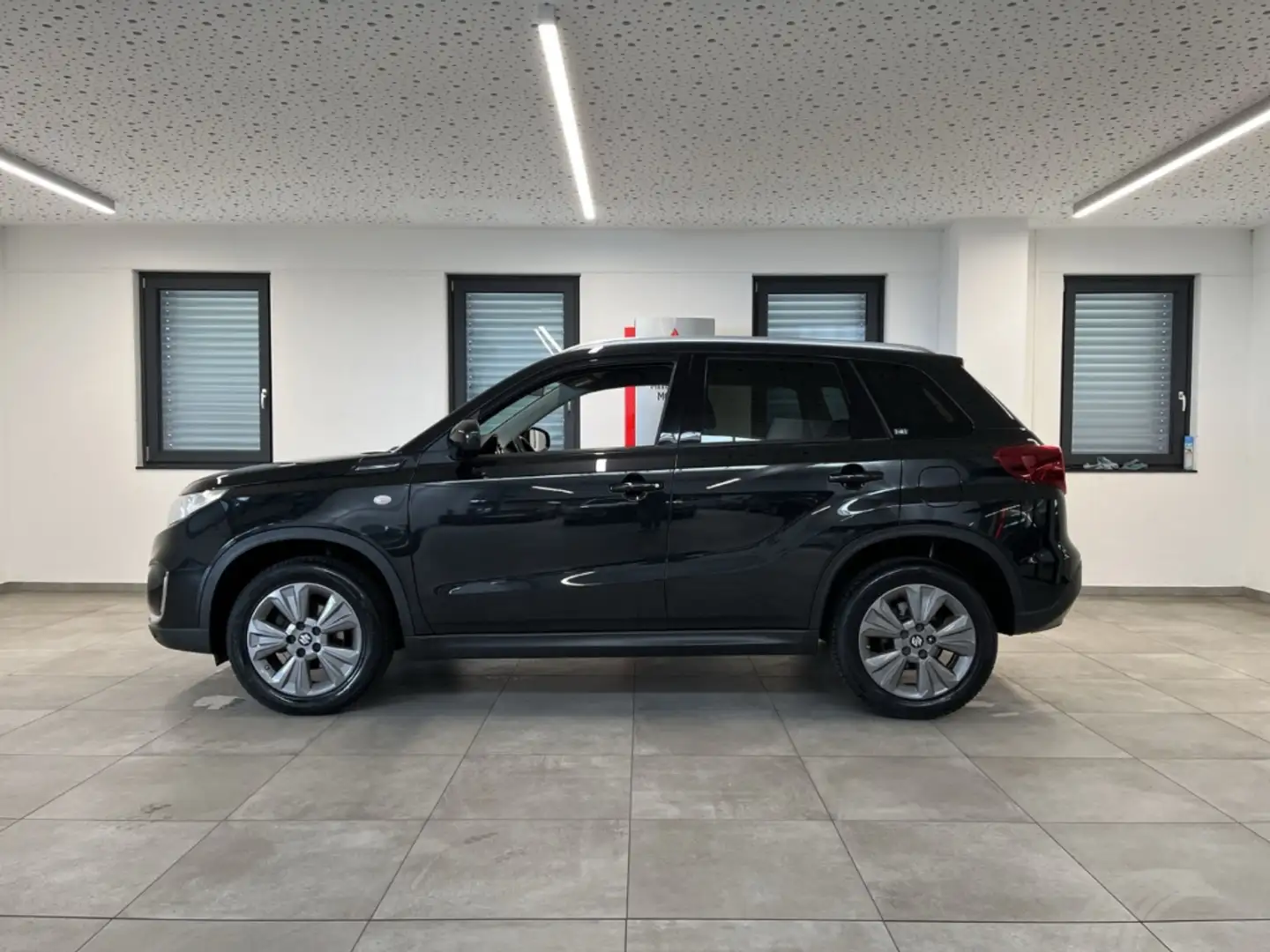 Suzuki Vitara 1.0 Comfort PDC Kamera Tempomat Allwetter Noir - 2
