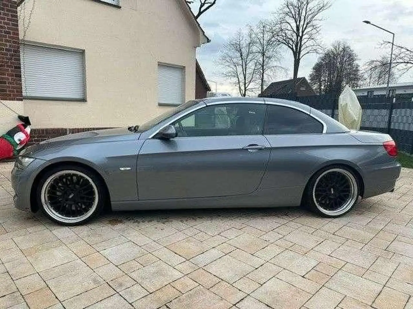 BMW 330 d Cabrio+M-Optik+Leder+Navi+Xenon+19 Zoll+ Gri - 2
