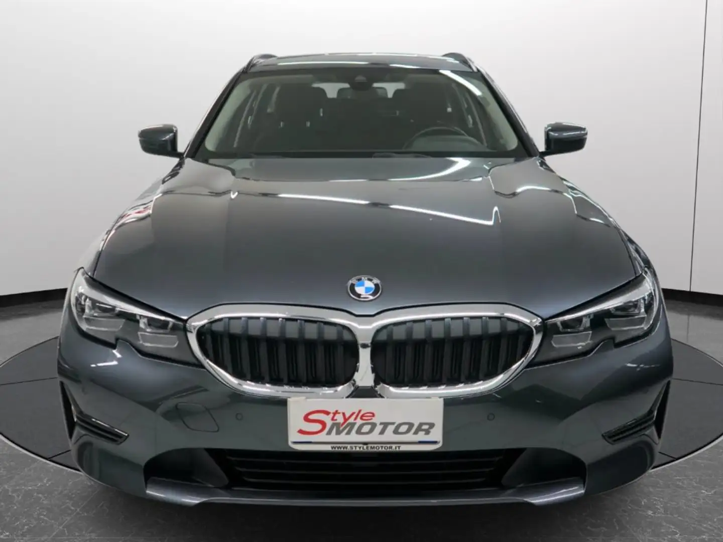BMW 318 d MHEV Touring Business Advantage Certificata ITA Grigio - 2