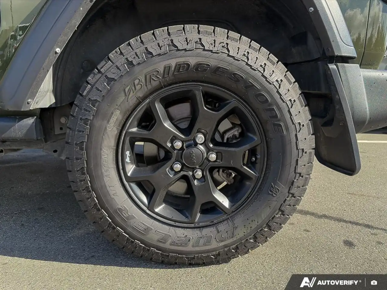 Jeep Wrangler снимка Jeep Wrangler