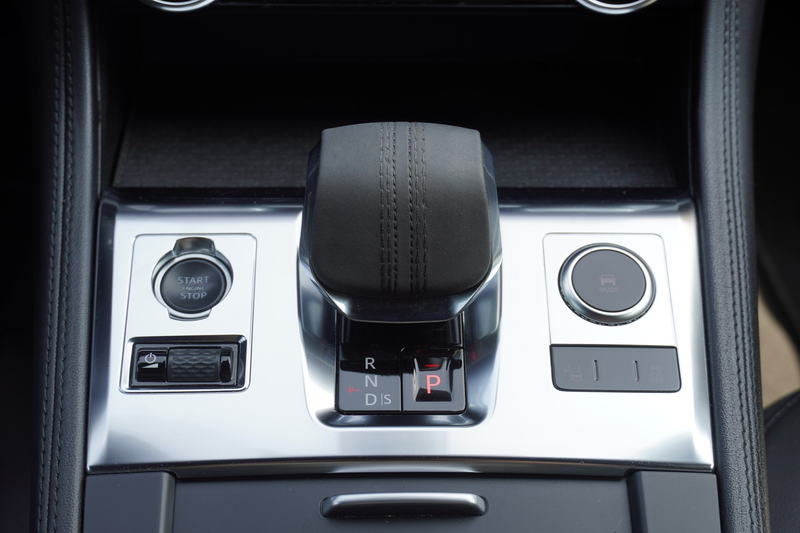 Jaguar F-Pace F-PACE 2.0 M-Hybrid Basis AWD LED Navi ACC 360° — photo 12