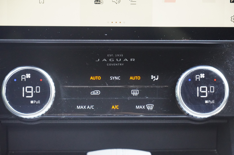 Jaguar F-Pace F-PACE 2.0 M-Hybrid Basis AWD LED Navi ACC 360° — photo 11