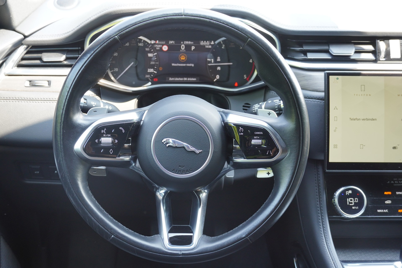 Jaguar F-Pace F-PACE 2.0 M-Hybrid Basis AWD LED Navi ACC 360° — photo 13