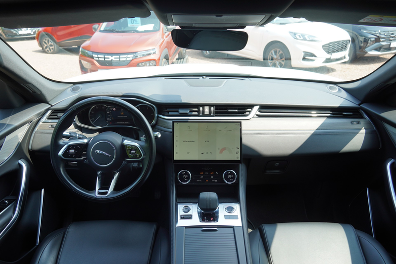 Jaguar F-Pace F-PACE 2.0 M-Hybrid Basis AWD LED Navi ACC 360° — photo 8