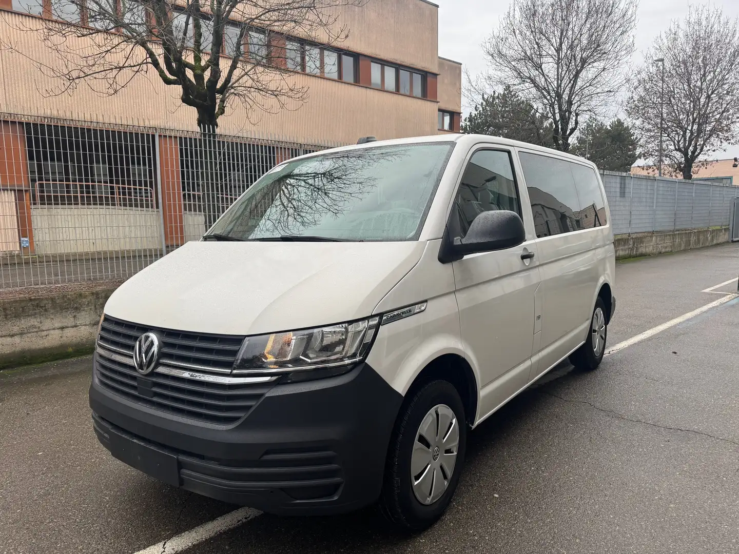 Volkswagen T7 Caravelle 9 POSTI 110CV TRENDLINE IVA INCLUSA Weiß - 1