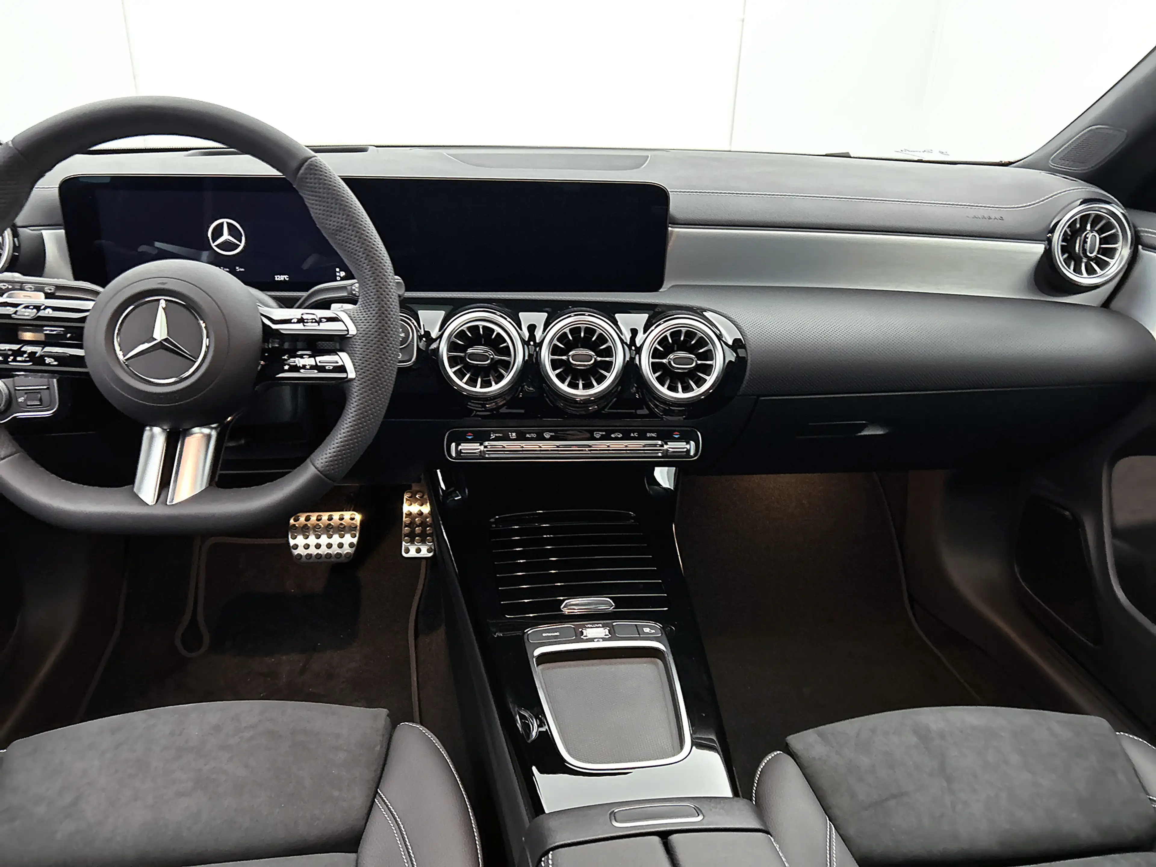 Mercedes-Benz CLA 180 Shooting Brake Business Solution AMG | AMG Line Pl — photo 4