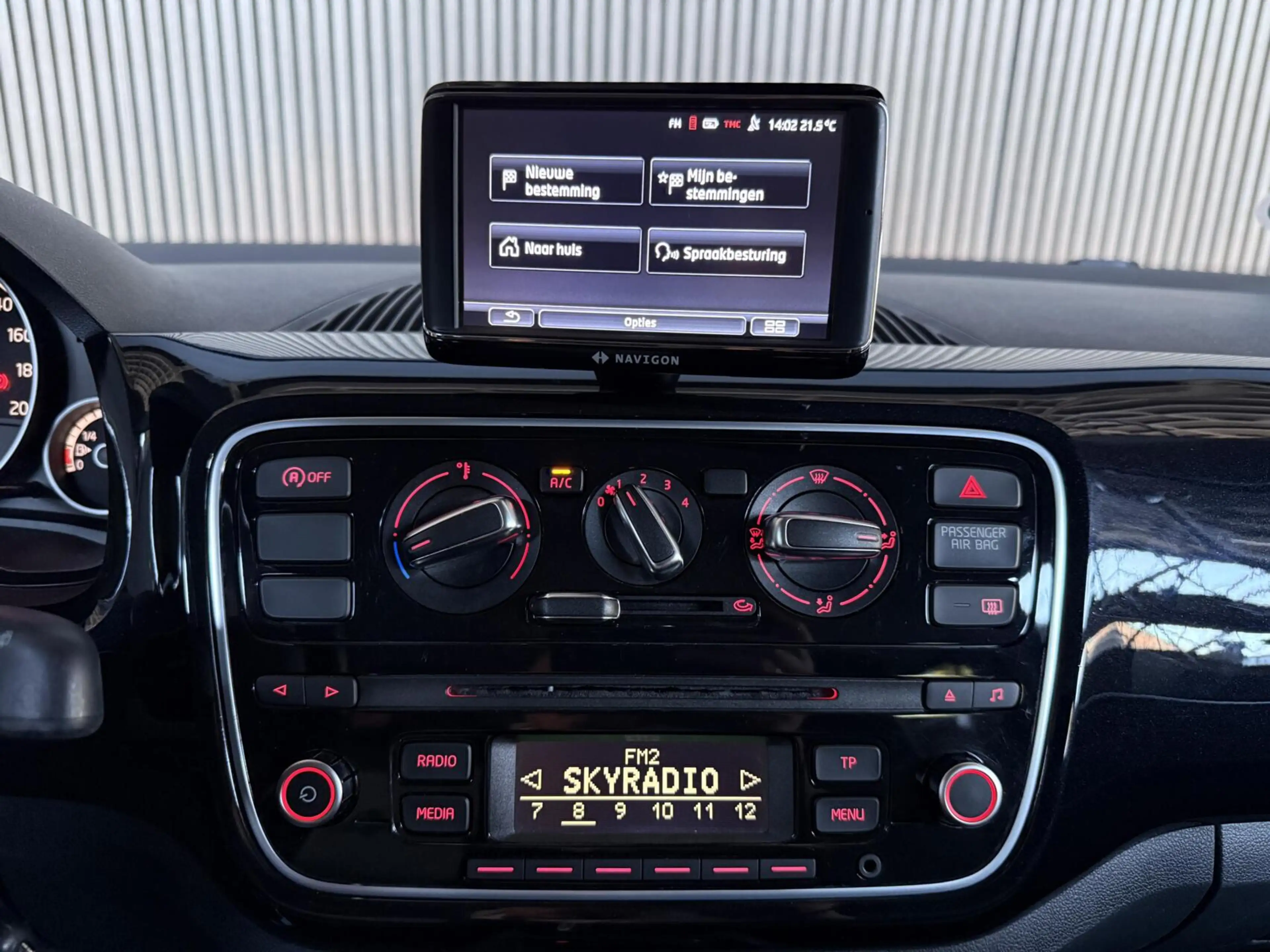Volkswagen up! 1.0 take up! BlueMotion BLACK EDITON|NL AUTO — photo 6