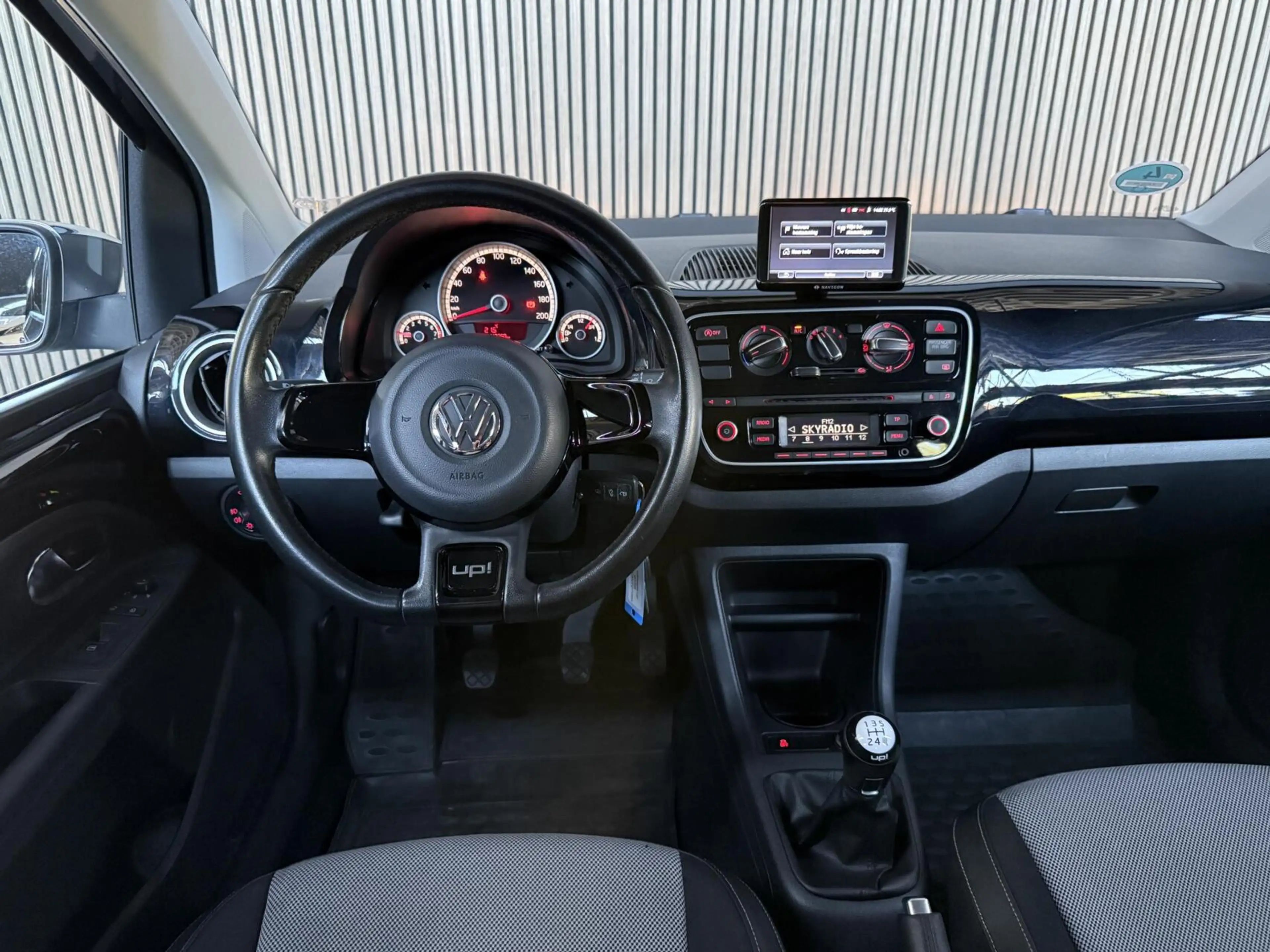 Volkswagen up! 1.0 take up! BlueMotion BLACK EDITON|NL AUTO — photo 3