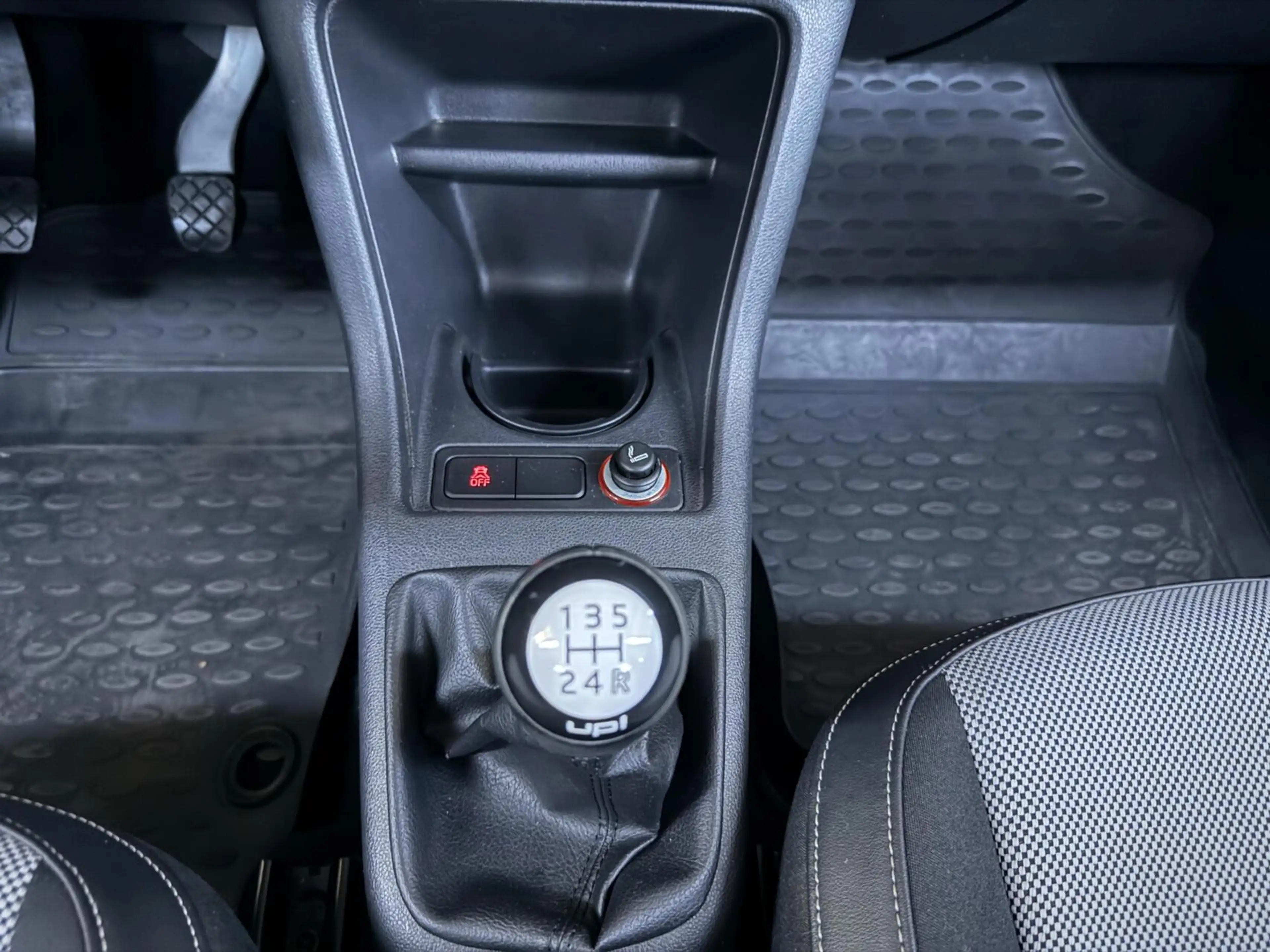 Volkswagen up! 1.0 take up! BlueMotion BLACK EDITON|NL AUTO — photo 14