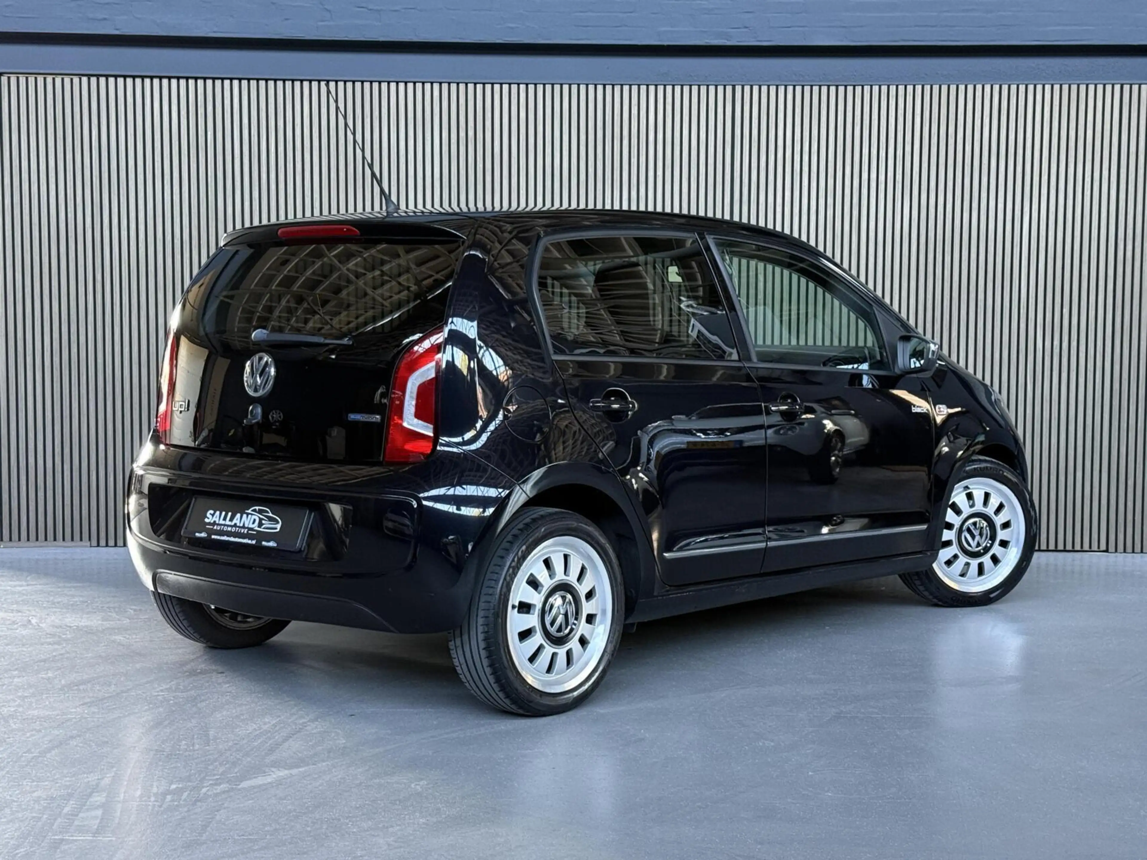 Volkswagen up! 1.0 take up! BlueMotion BLACK EDITON|NL AUTO — photo 2