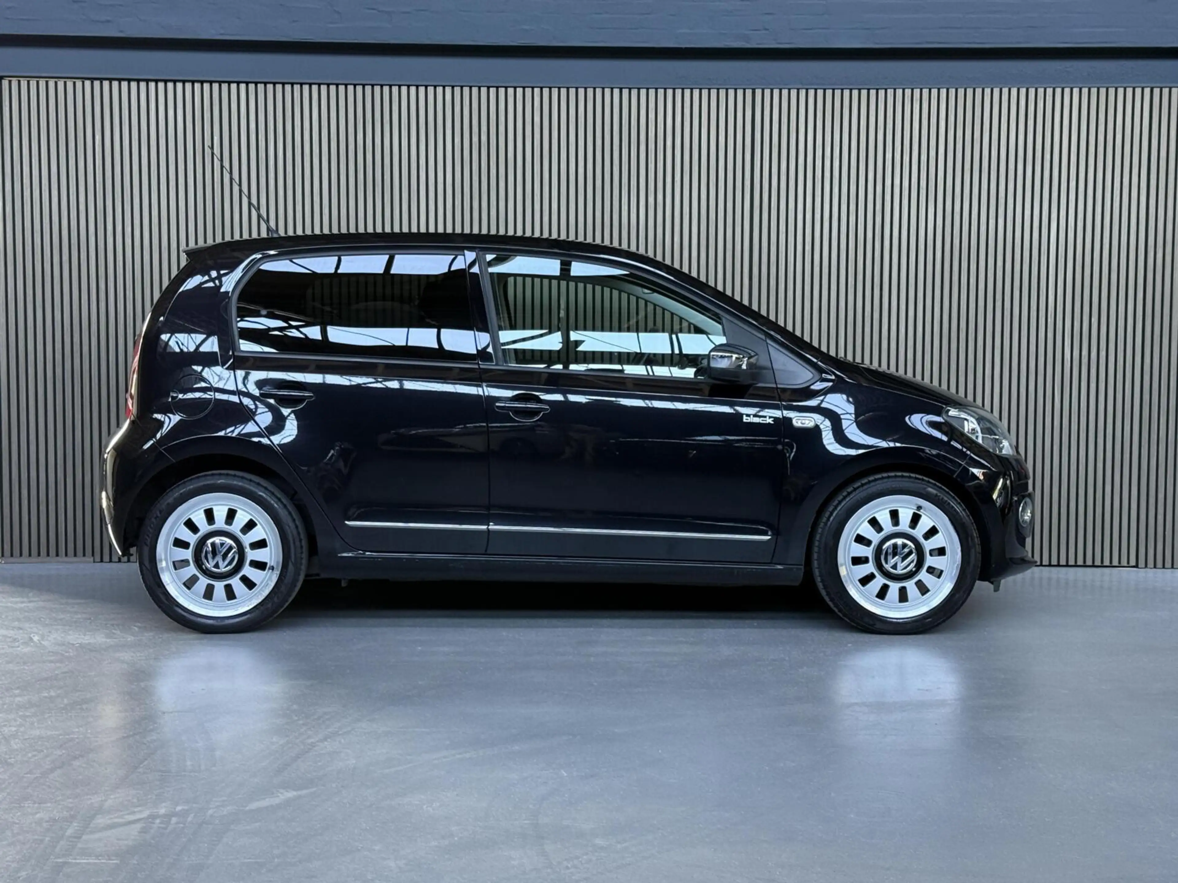 Volkswagen up! 1.0 take up! BlueMotion BLACK EDITON|NL AUTO — photo 9
