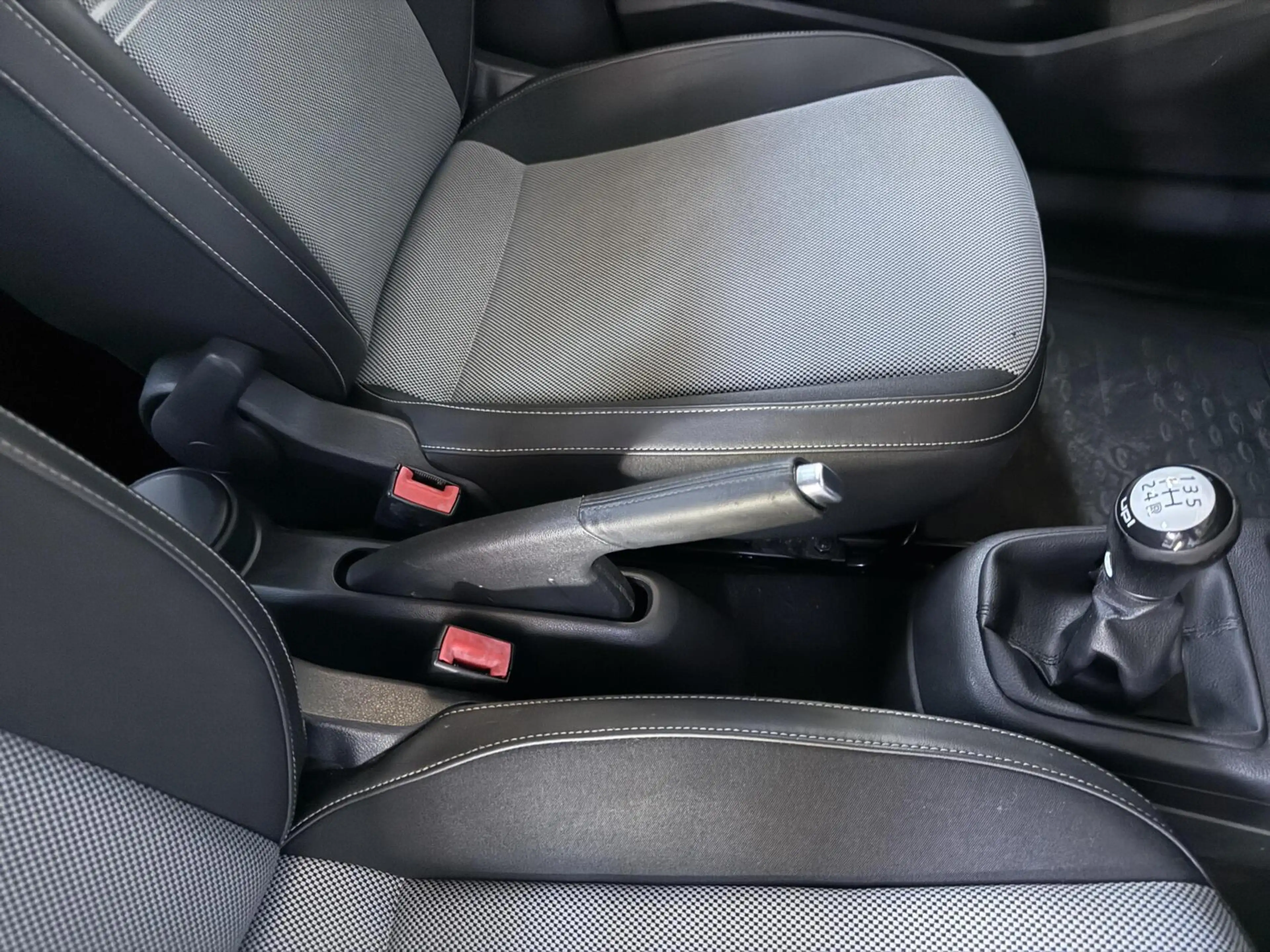 Volkswagen up! 1.0 take up! BlueMotion BLACK EDITON|NL AUTO — photo 15
