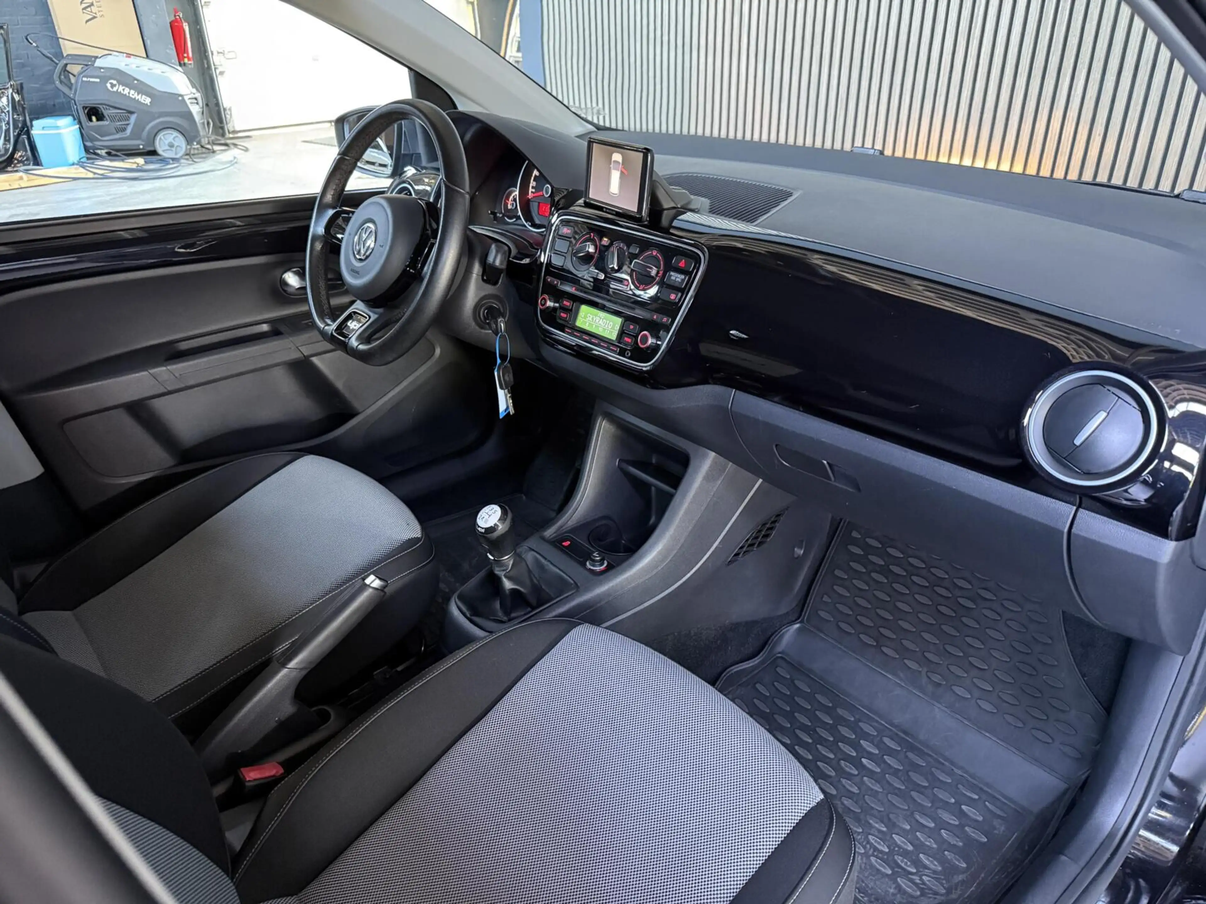Volkswagen up! 1.0 take up! BlueMotion BLACK EDITON|NL AUTO — photo 12