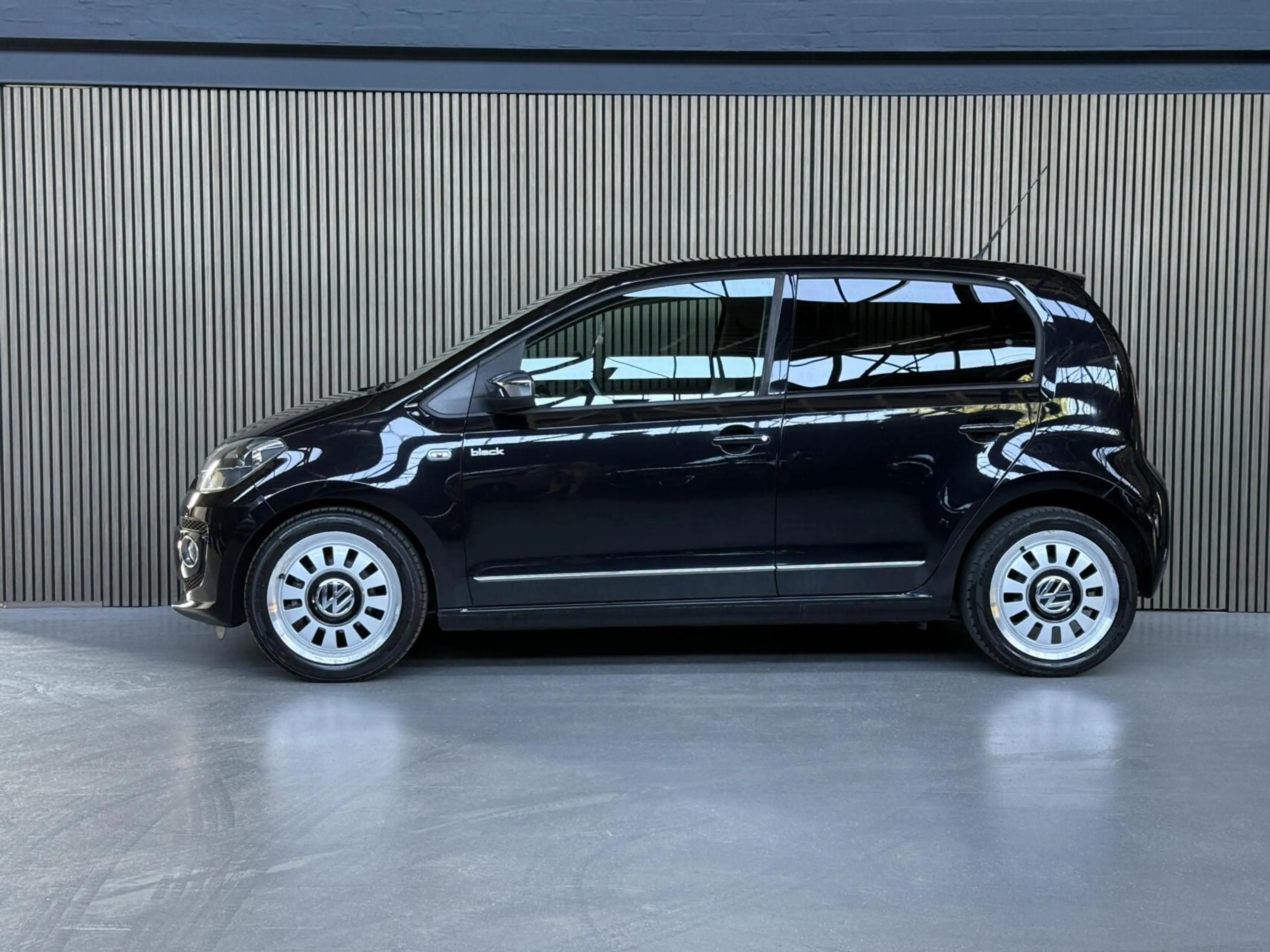 Volkswagen up! 1.0 take up! BlueMotion BLACK EDITON|NL AUTO — photo 8