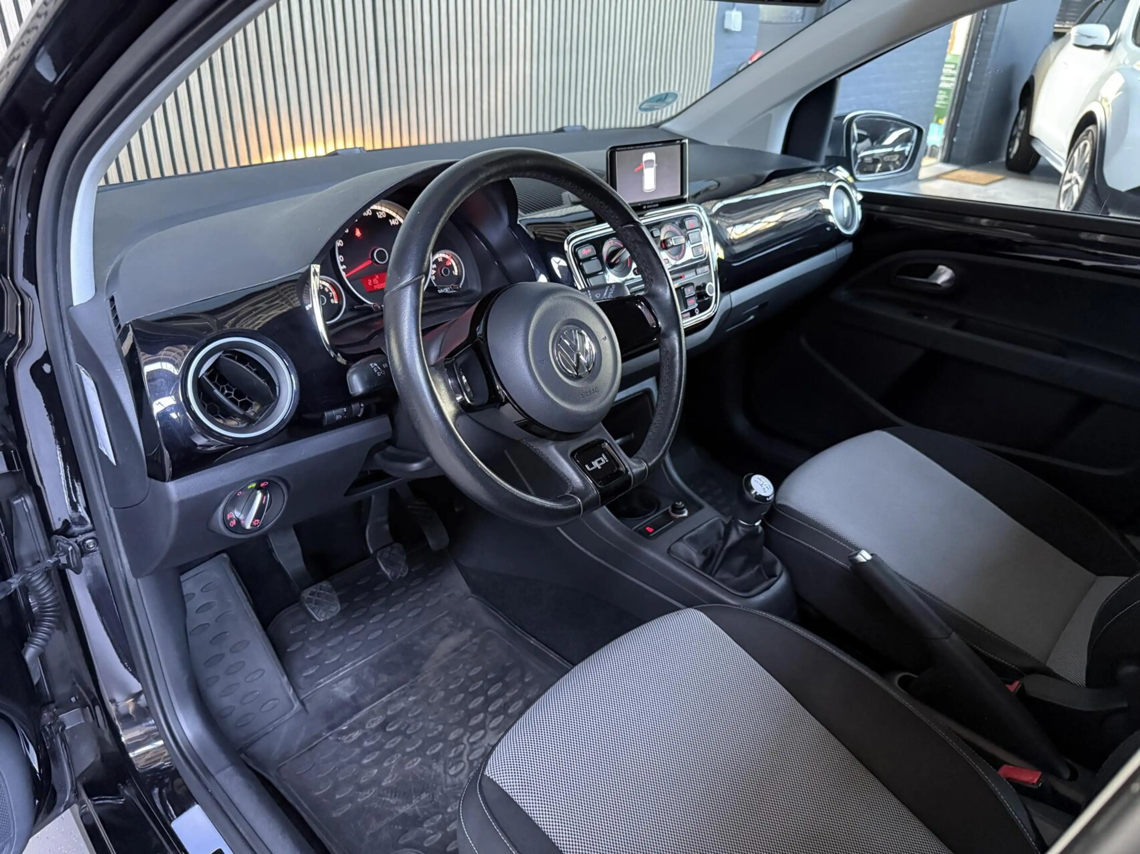 Volkswagen up! 1.0 take up! BlueMotion BLACK EDITON|NL AUTO — photo 11
