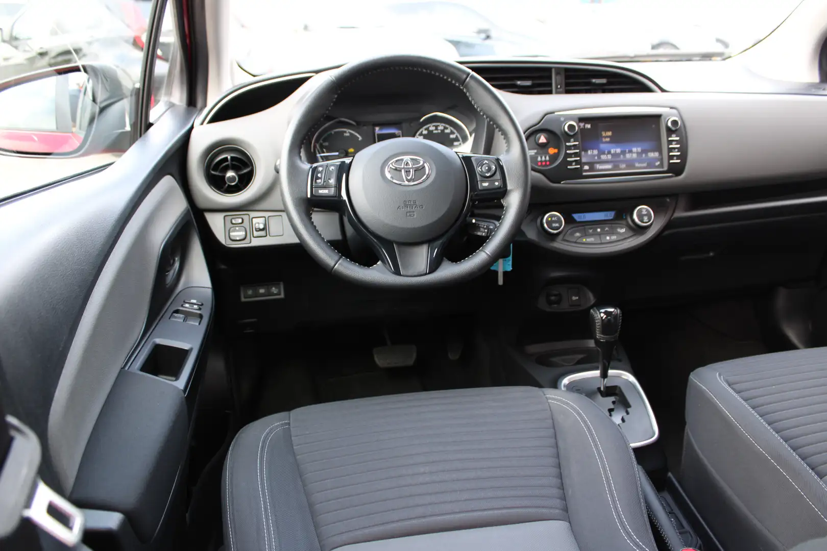Toyota Yaris 1.5 Hybrid Active Automaat 100pk | Cruise control Rouge - 2