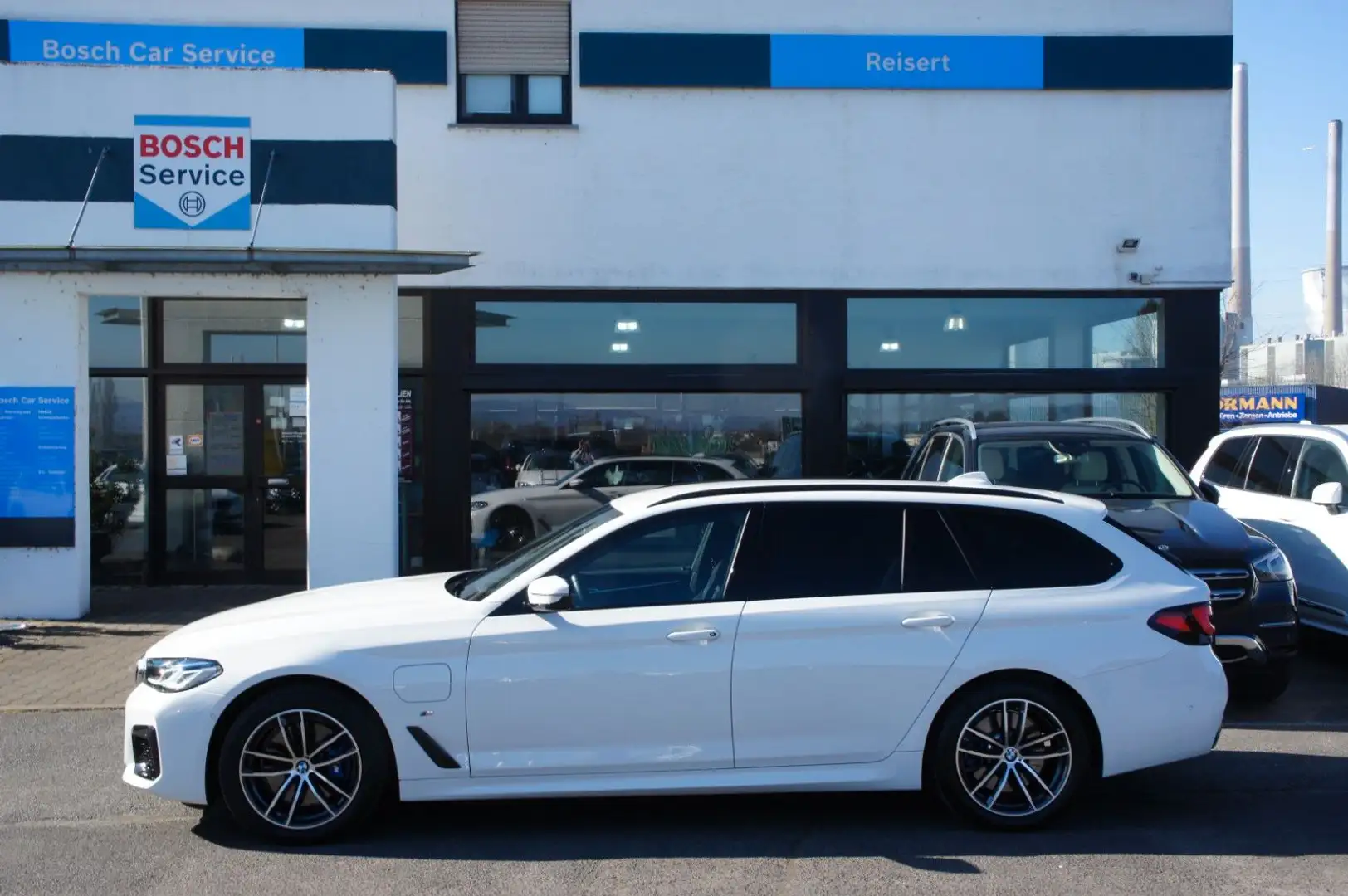 BMW 530 e xDrive M Sport *LASER*KAM*HUD*NAV*DAB*APP Blanc - 2