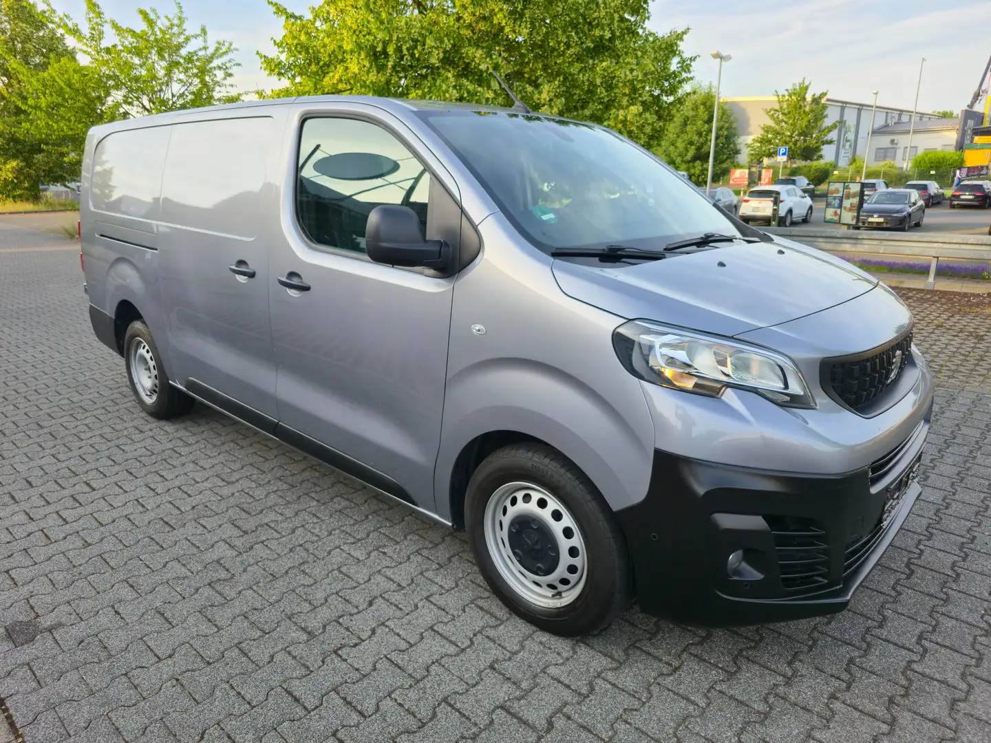 Peugeot Expert 2.0 BlueHDi 180 L3 Premium Automatik DAB Radio Grau - 1