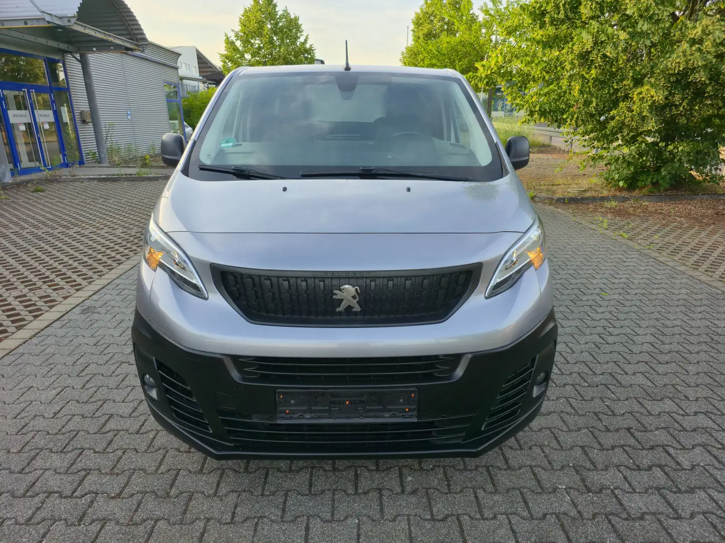 Peugeot Expert 2.0 BlueHDi 180 L3 Premium Automatik DAB Radio Grau - 2